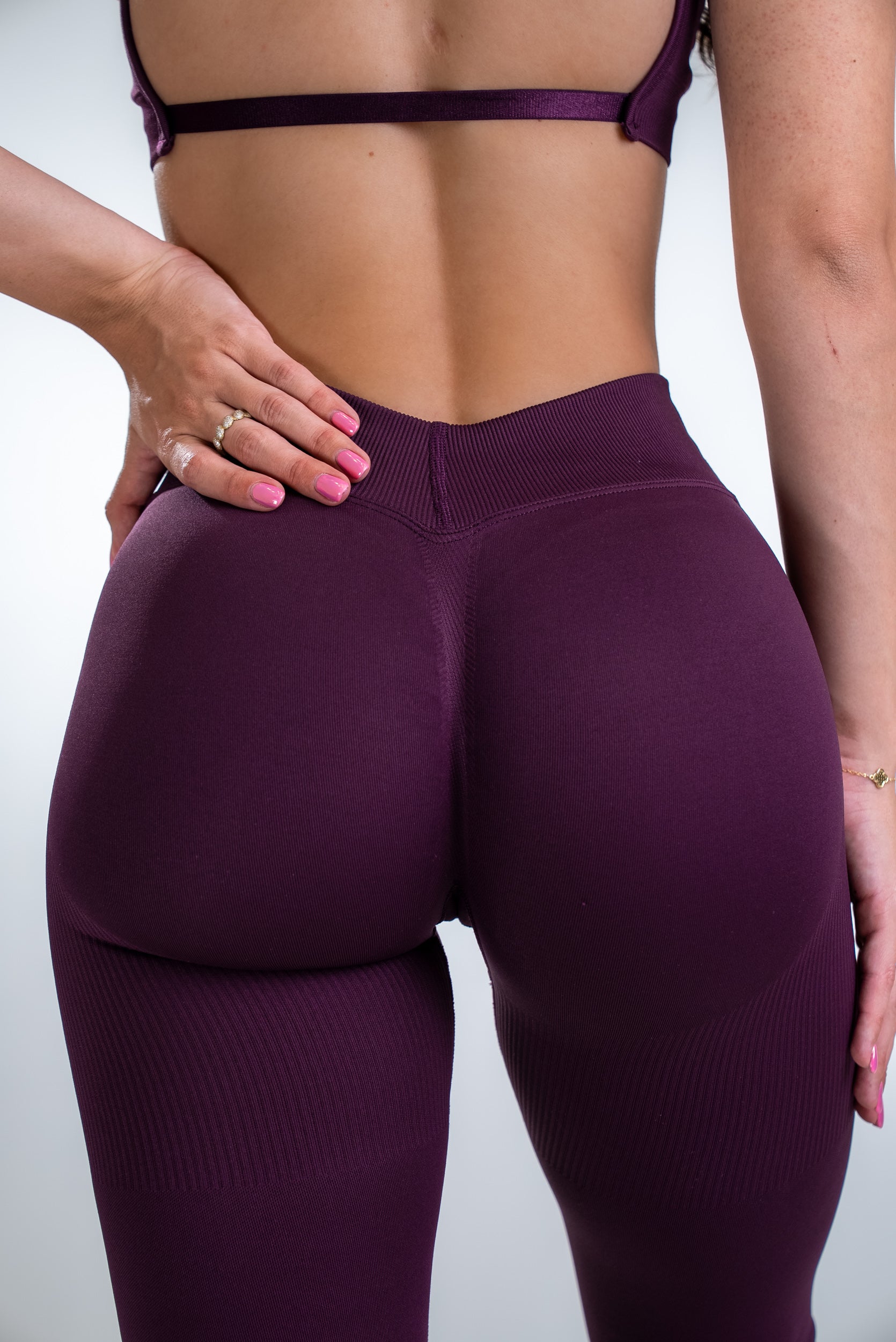 DEFINE V-BACK SCRUNCH LEGGINGS