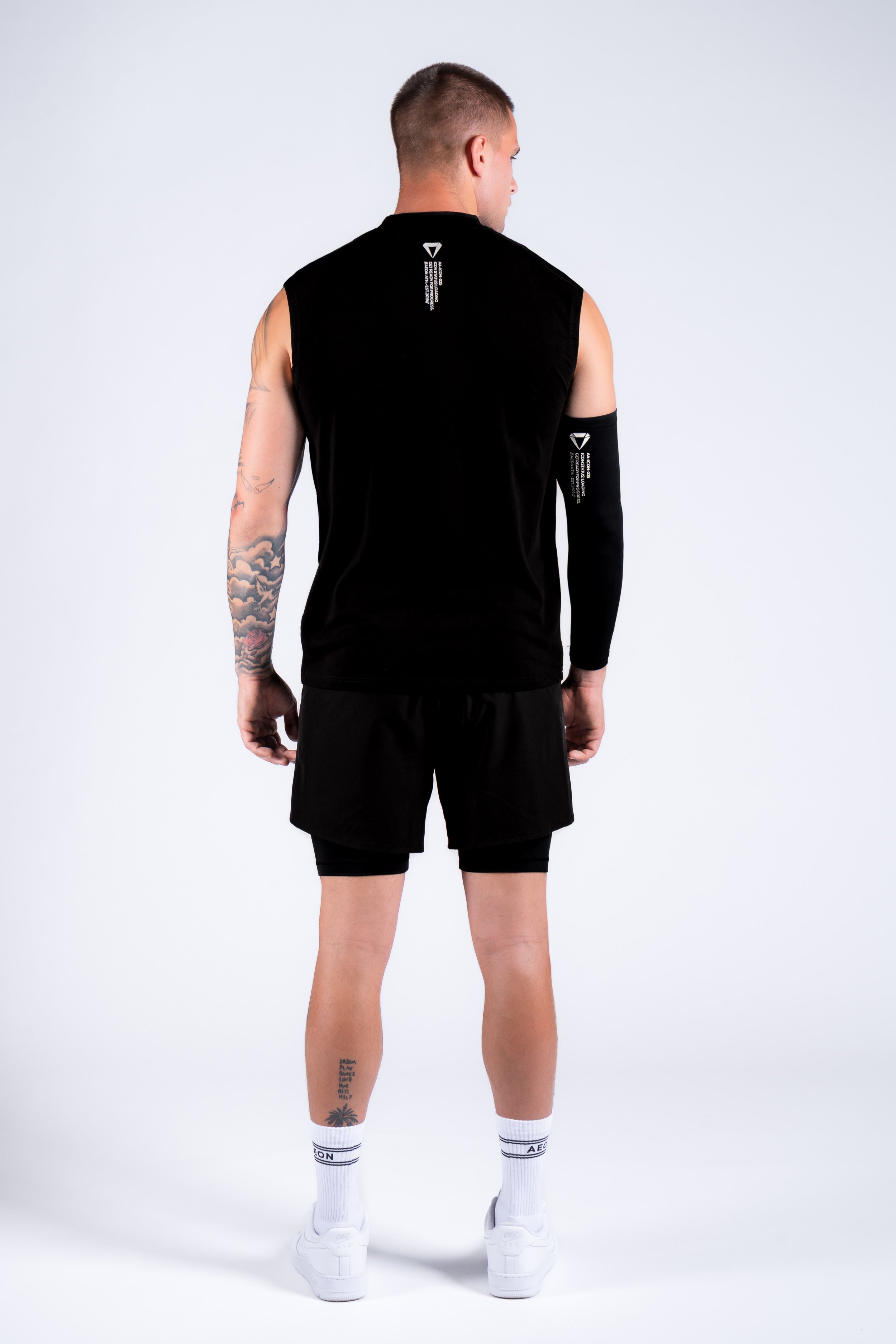 ICON 24/7 SLEEVELESS TEE