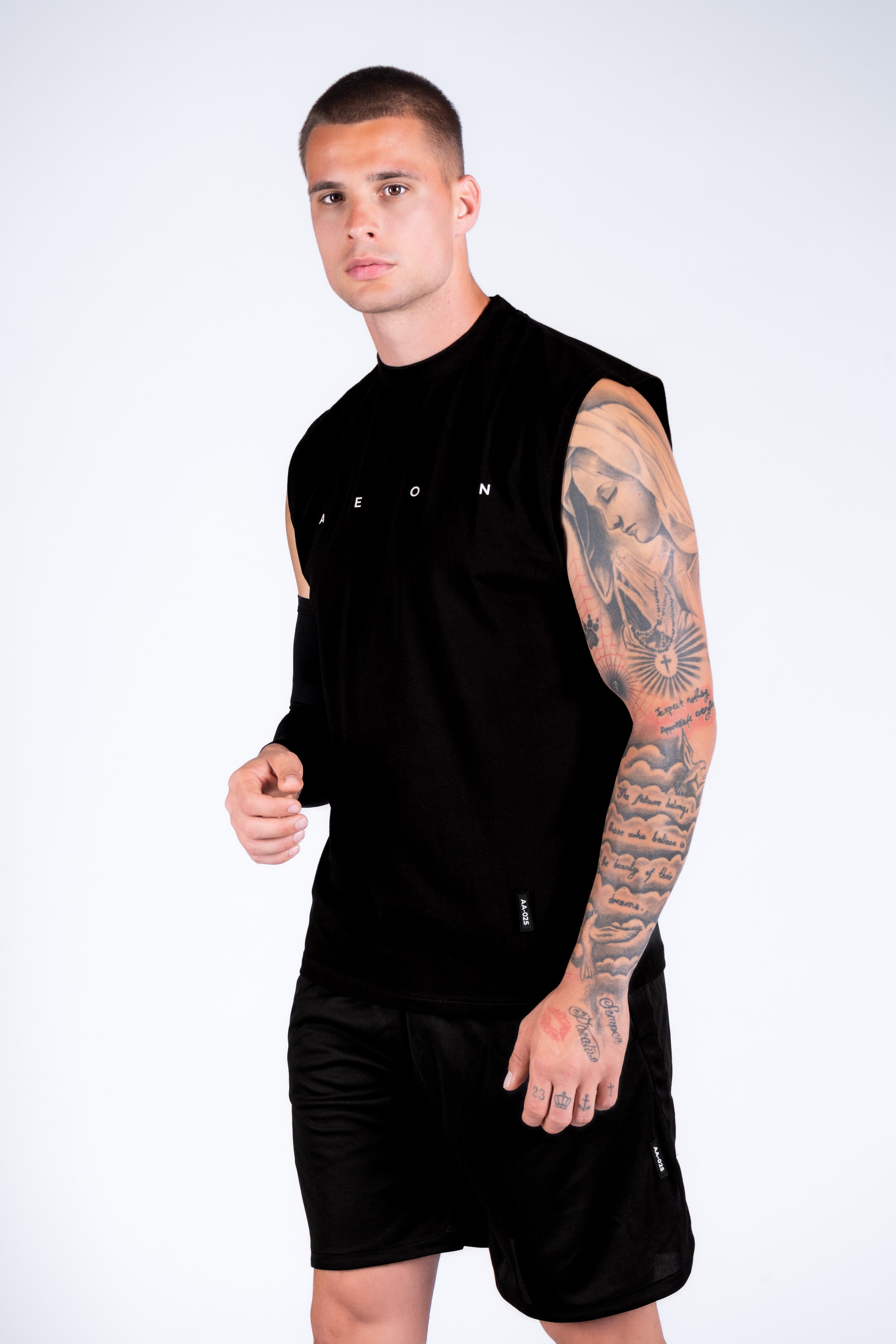 ICON 24/7 SLEEVELESS TEE