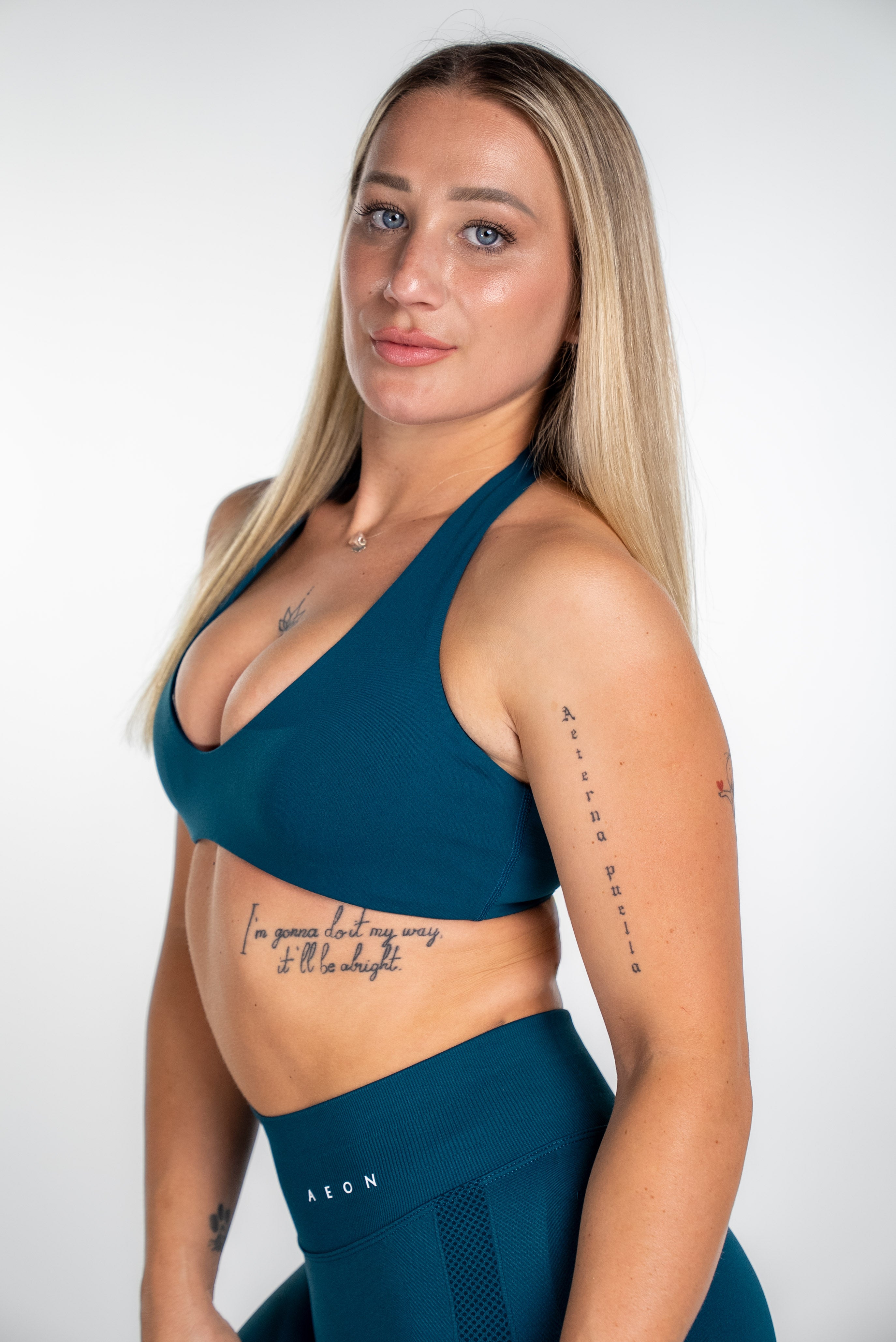 MOTION SEAMLESS HALTER NECK BRA V2