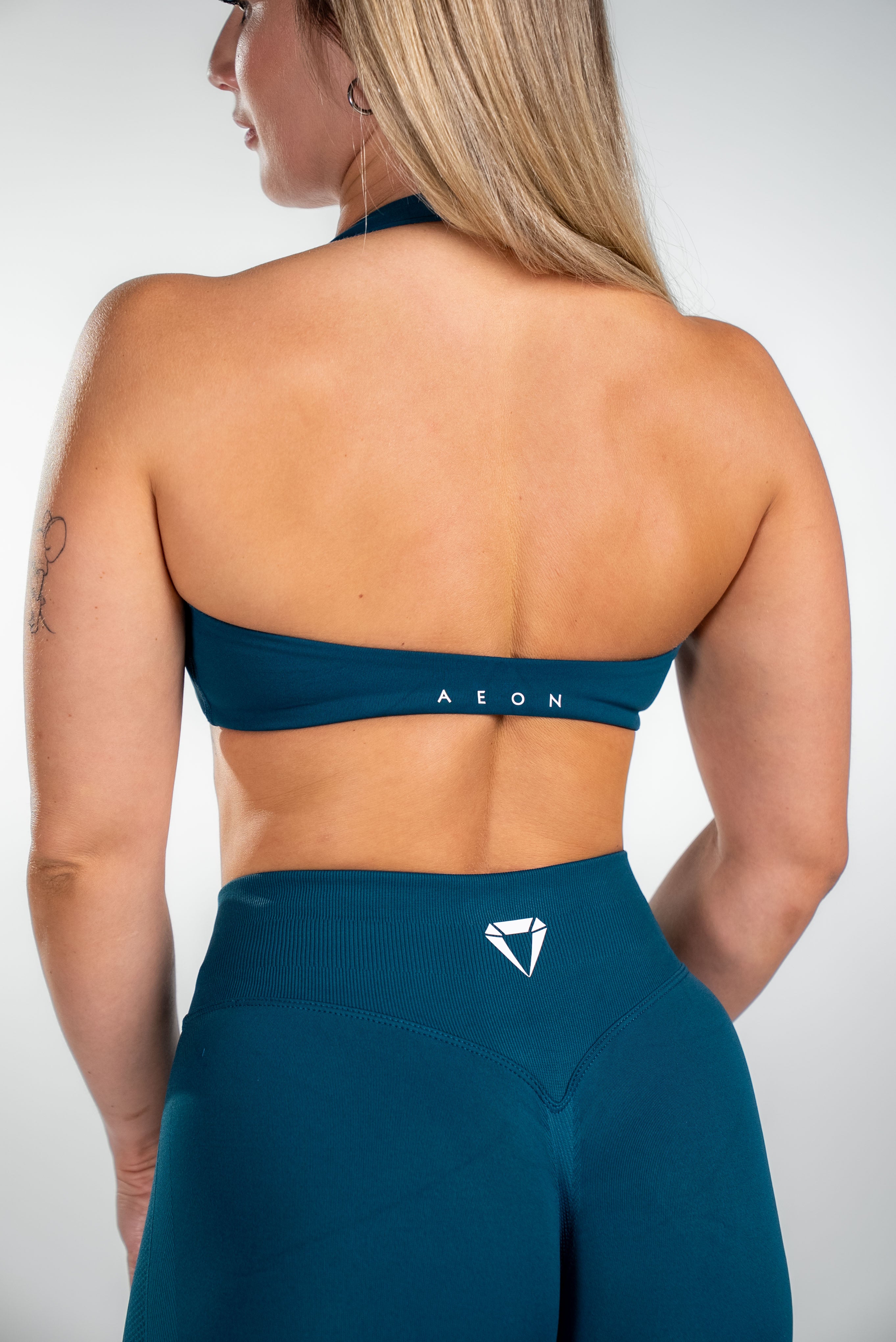 MOTION SEAMLESS HALTER NECK BRA V2
