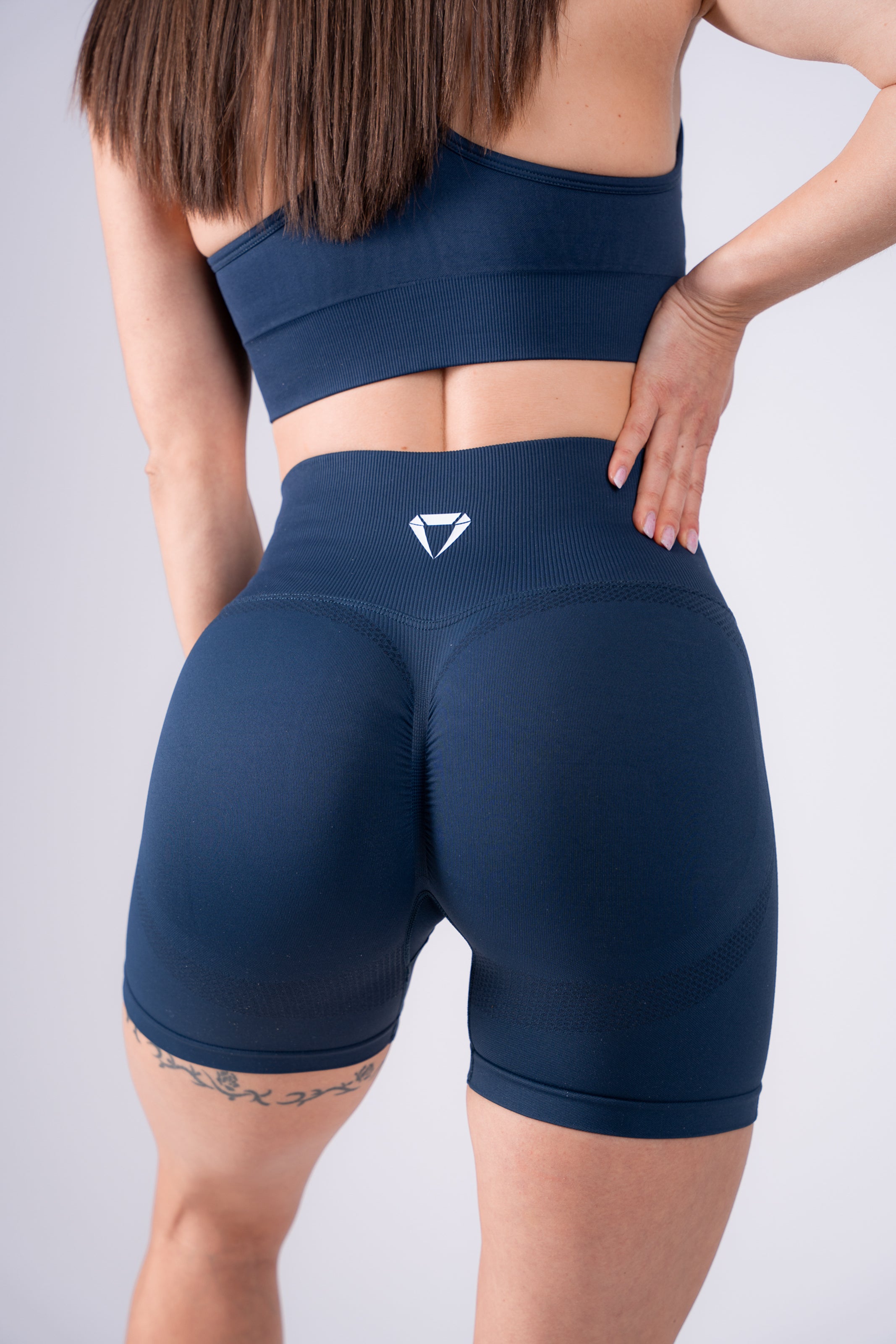 MOTION SEAMLESS SHORTS