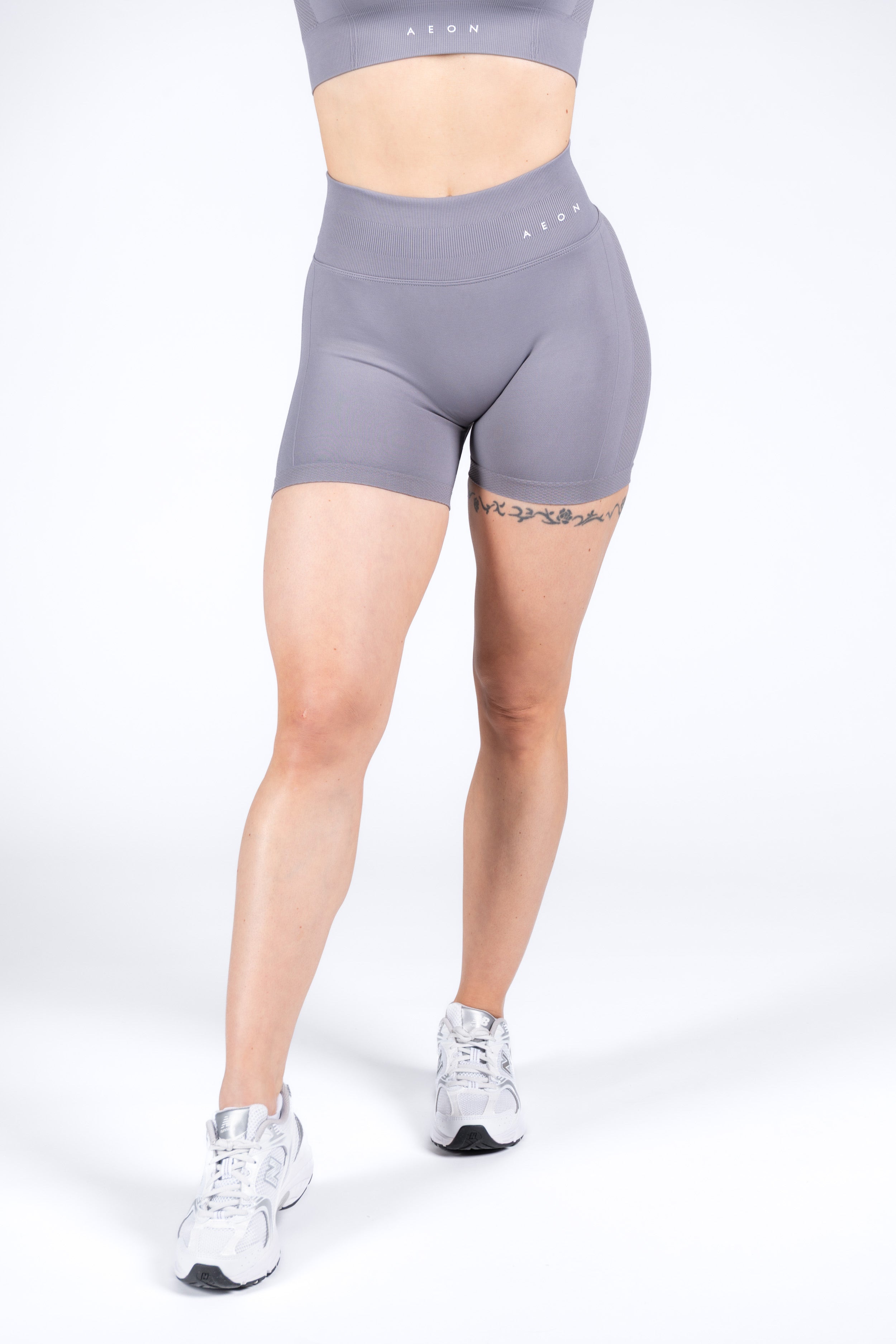 MOTION SEAMLESS SHORTS