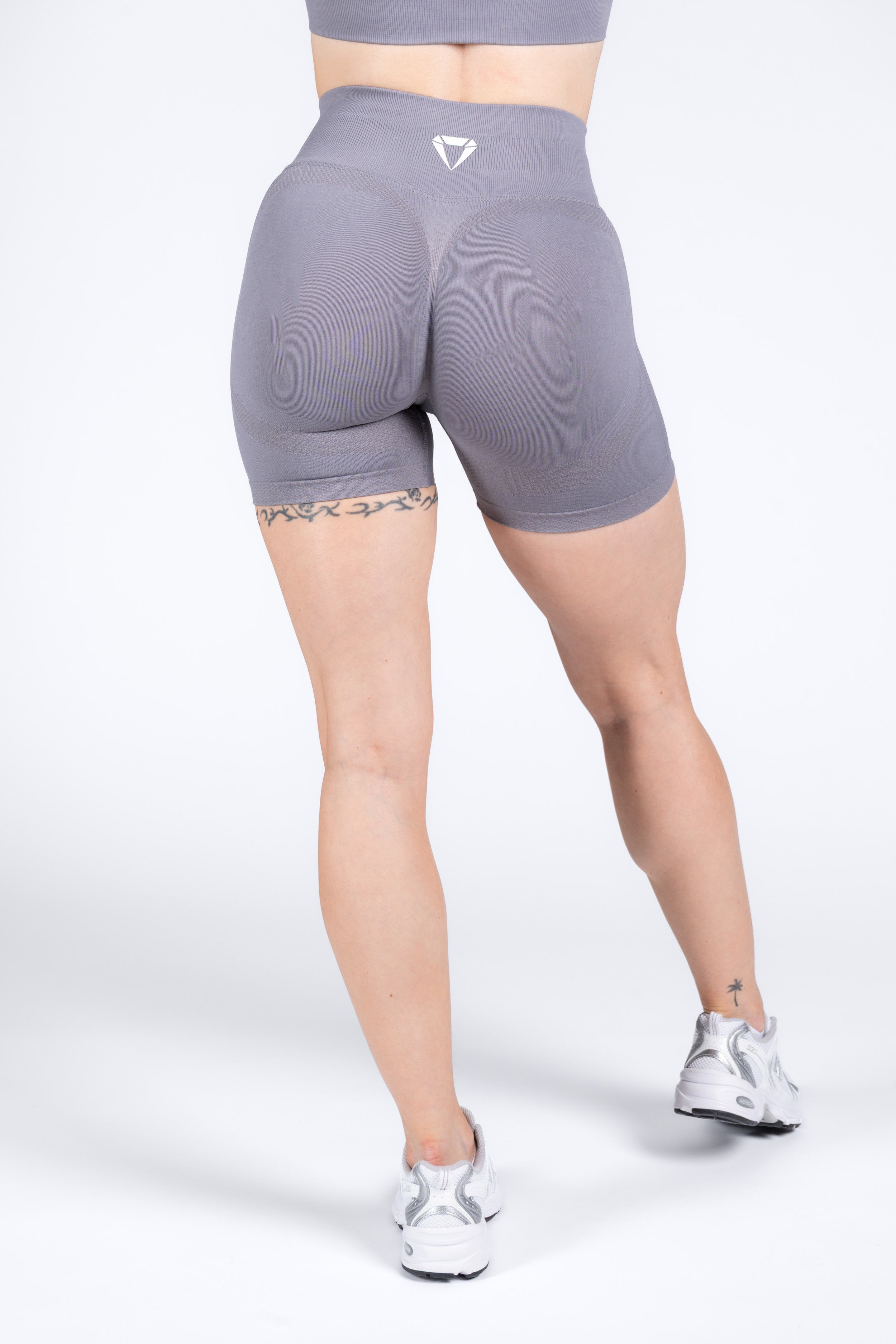 MOTION SEAMLESS SHORTS