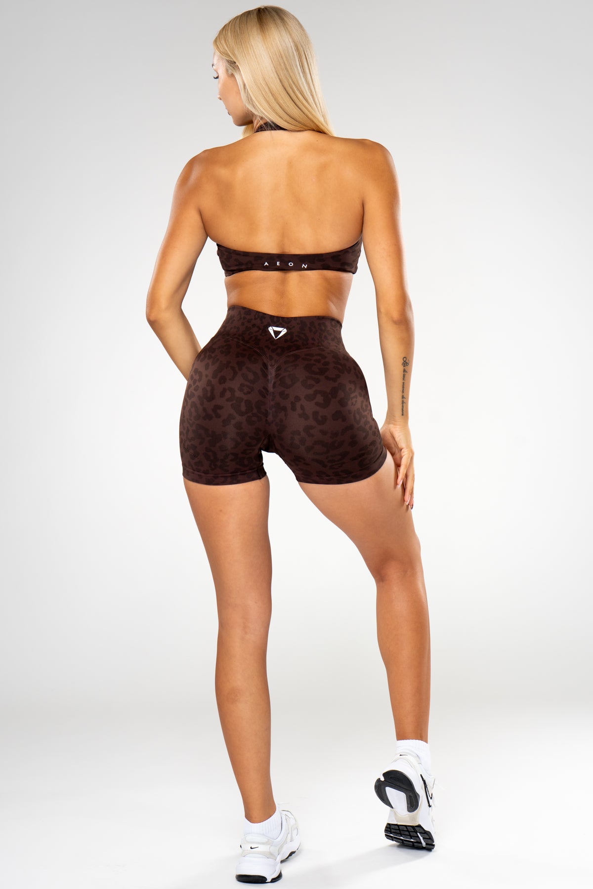 MOTION LEO MID WAIST SCRUNCH SHORTS V2