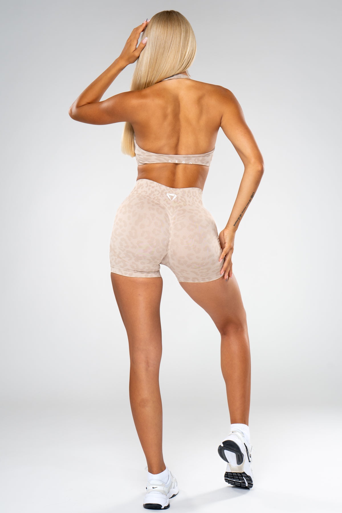 MOTION LEO MID WAIST SCRUNCH SHORTS V2
