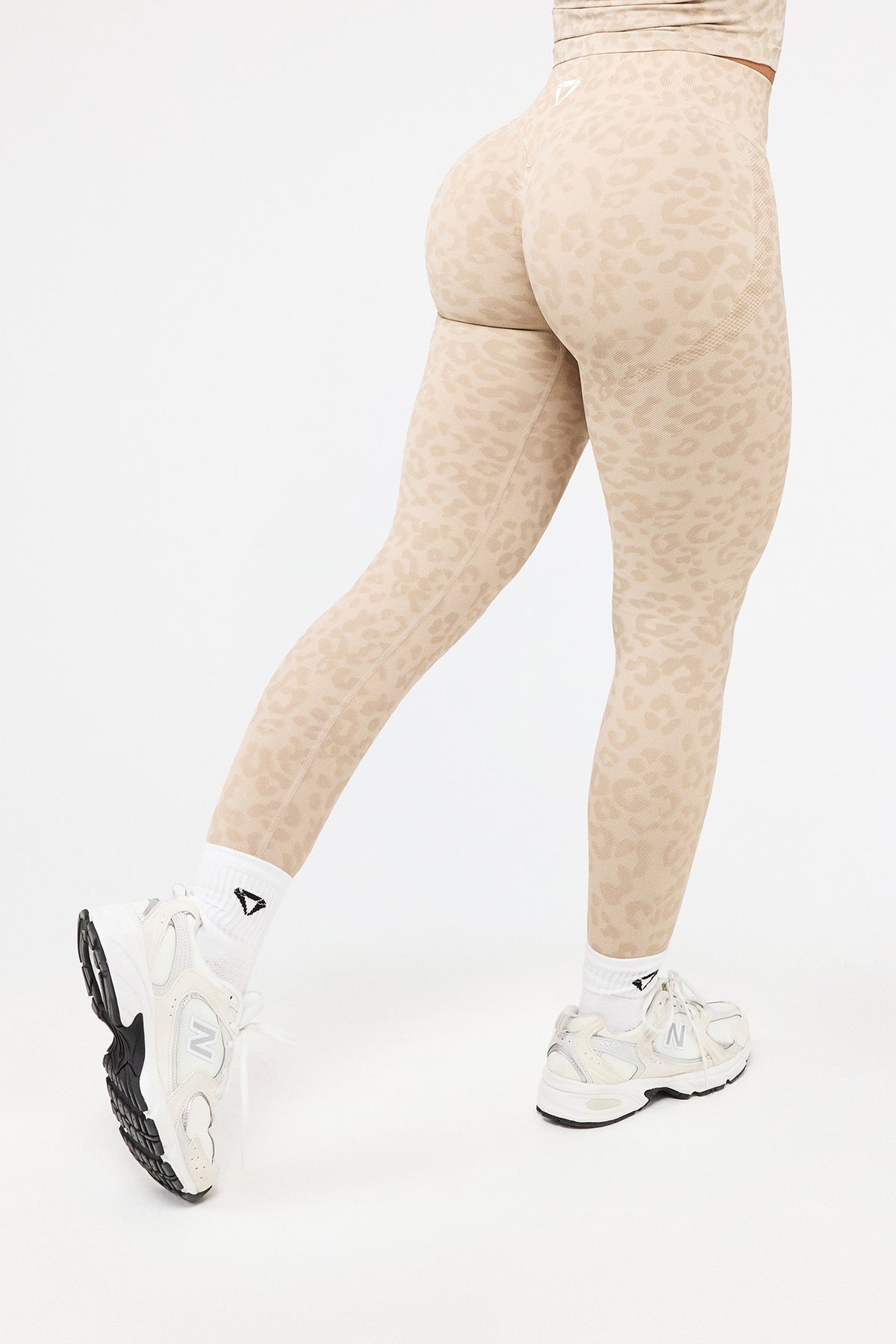 MOTION LEO MID WAIST SCRUNCH LEGGINGS V2