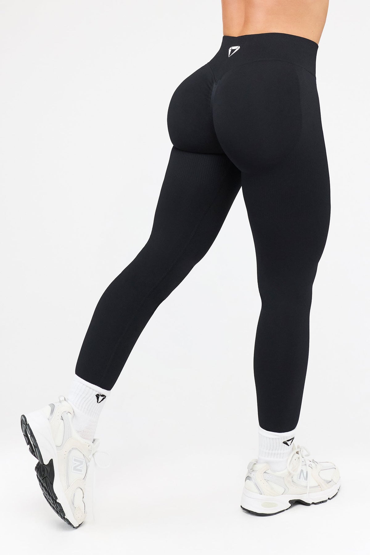 DEFINE SCRUNCH LEGGINGS - Aeon Athletics