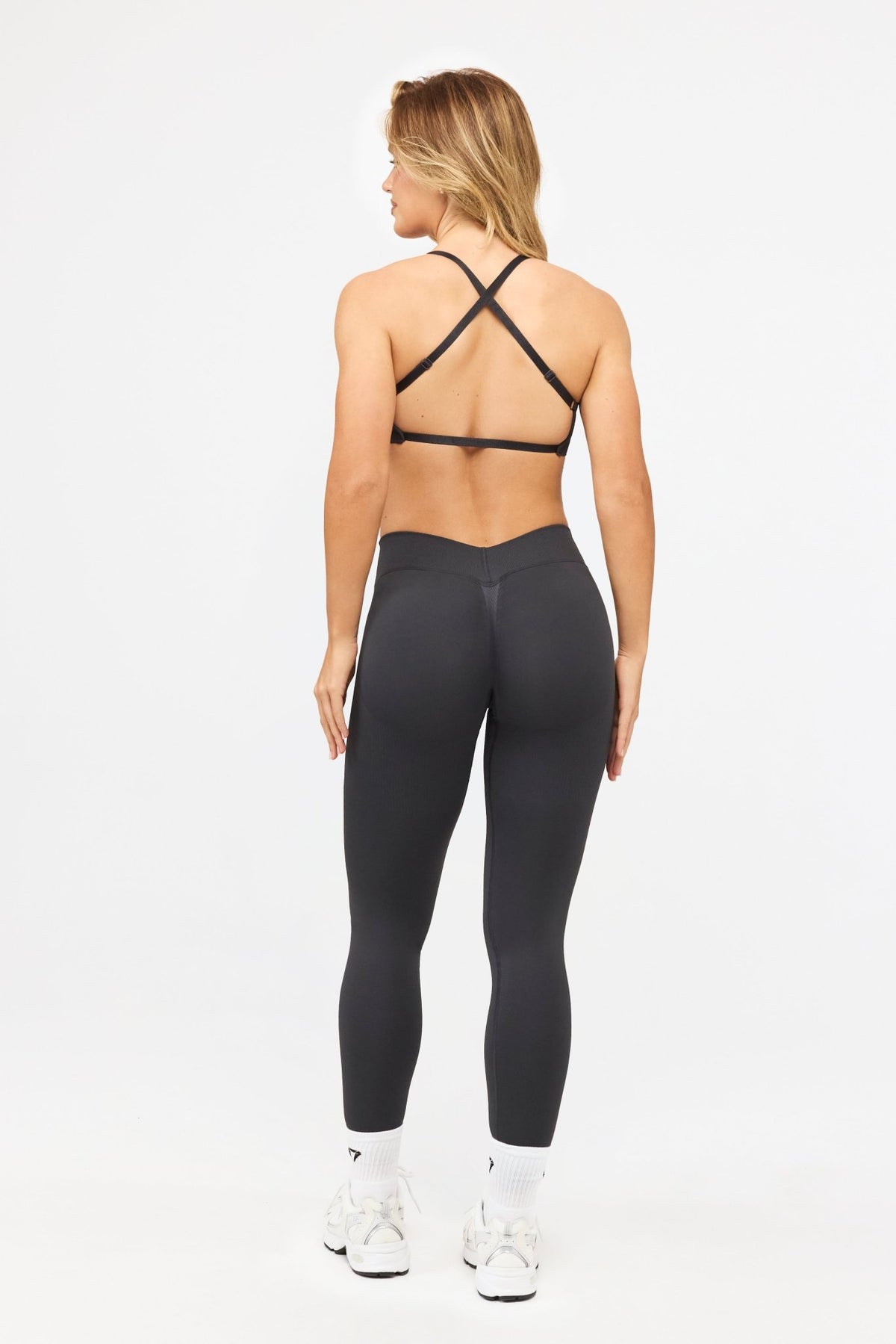 DEFINE V-BACK SCRUNCH LEGGINGS - Aeon Athletics
