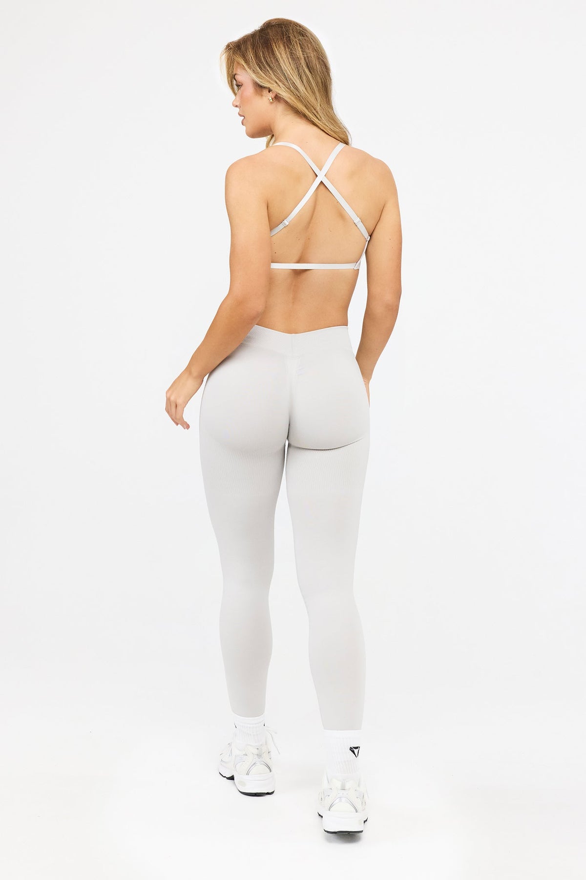 DEFINE V-BACK SCRUNCH LEGGINGS - Aeon Athletics