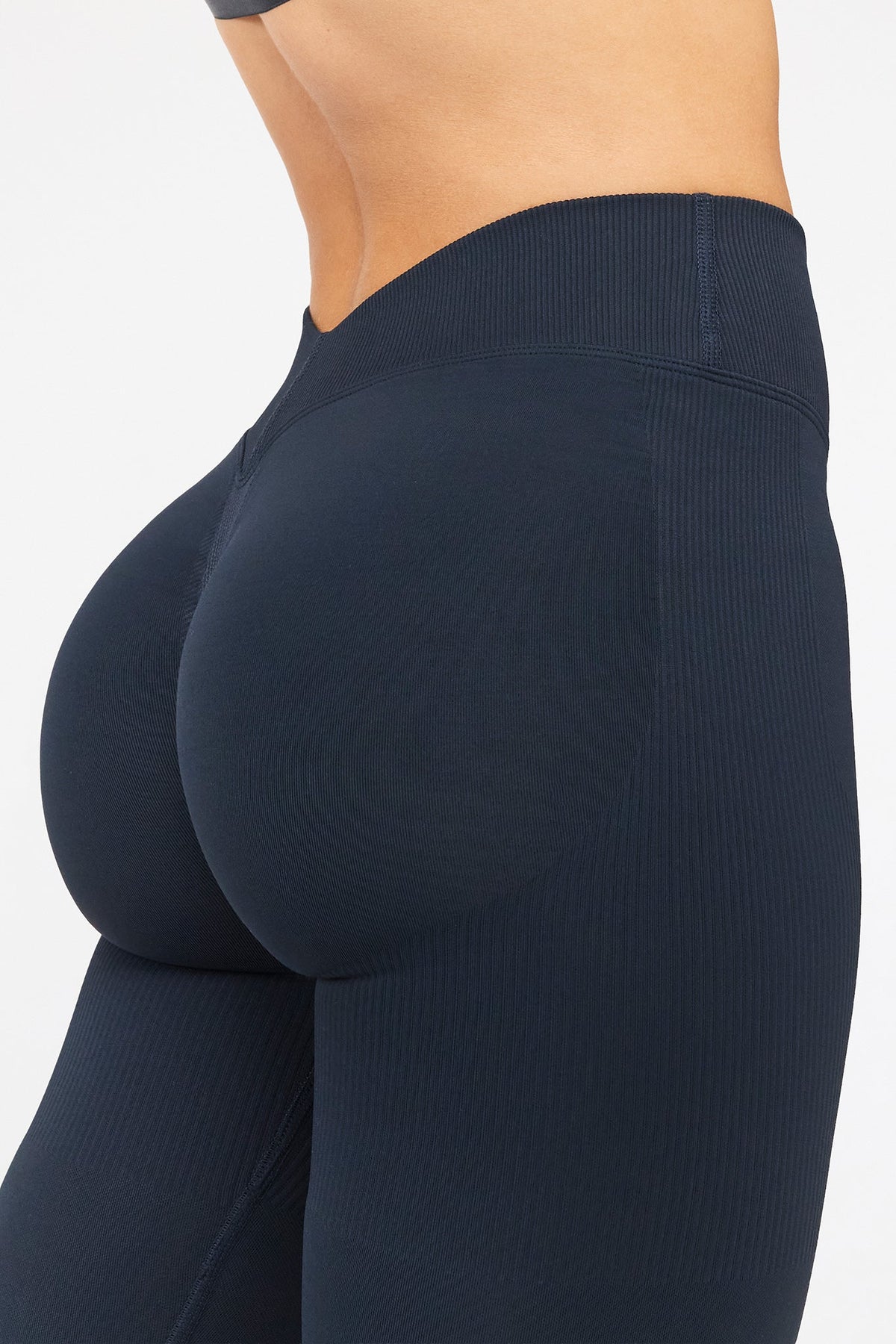 DEFINE V-BACK SCRUNCH LEGGINGS - Aeon Athletics