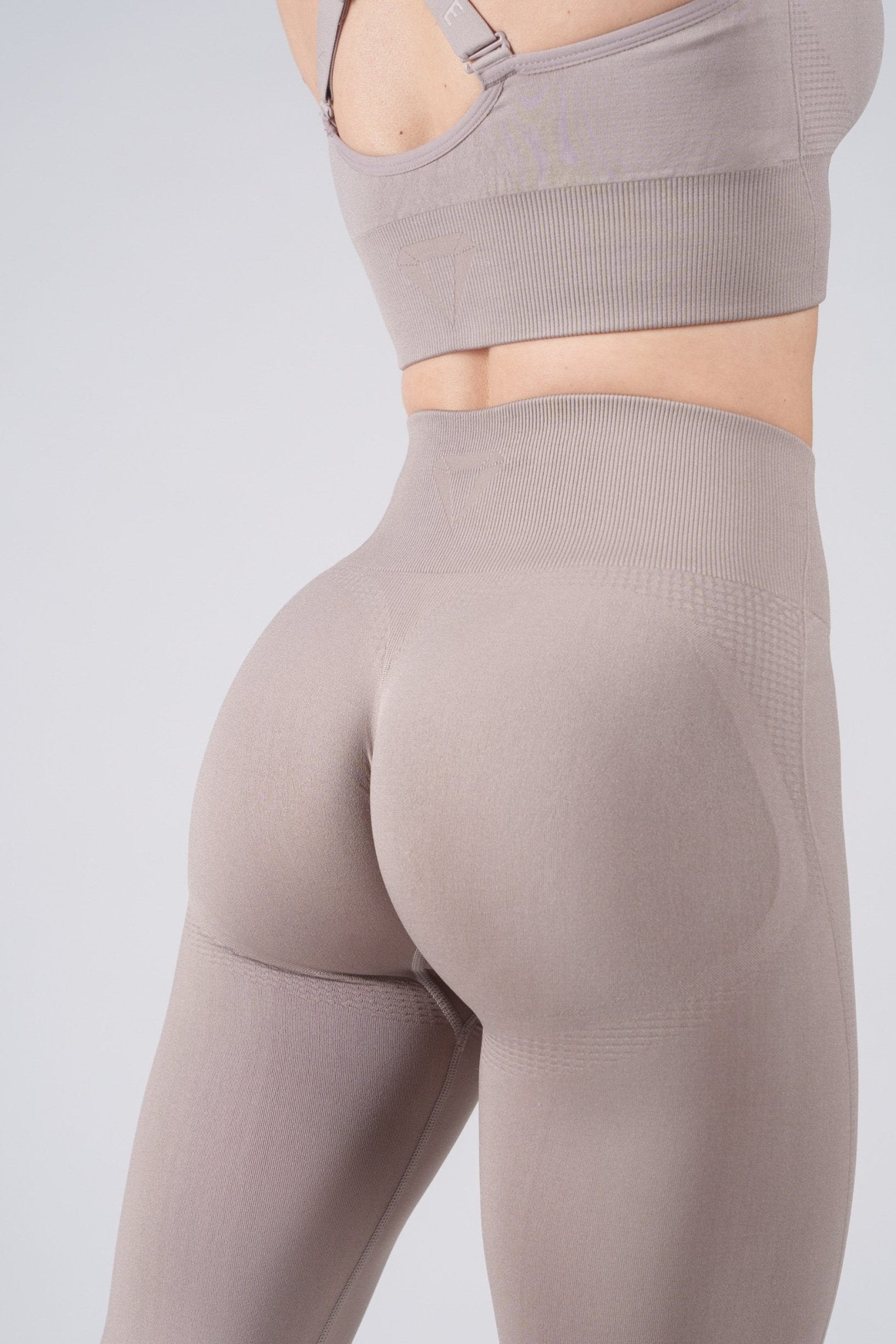 ELEVATE SEAMLESS LEGGINGS - Aeon Athletics