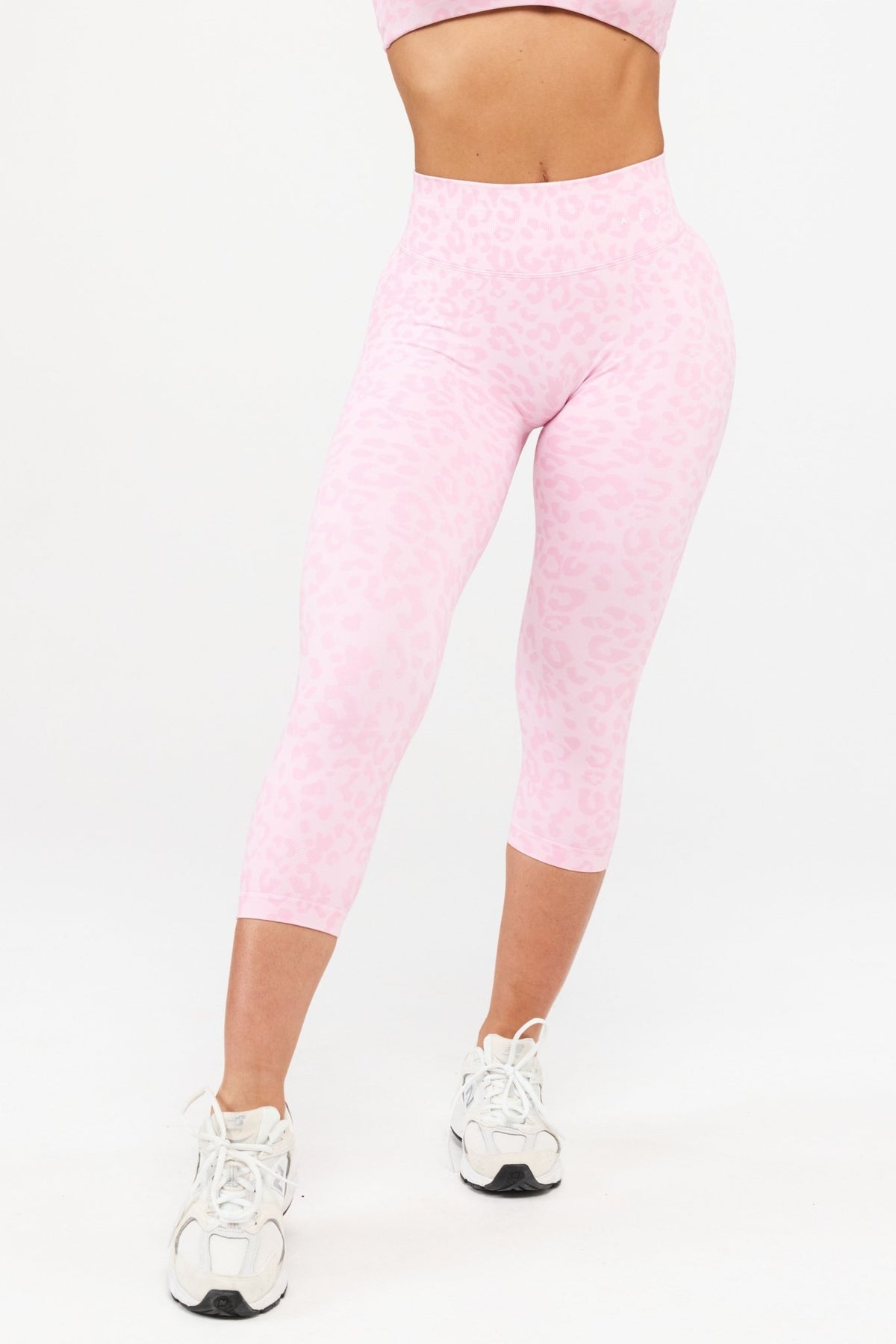 MOTION LEO MID WAIST SCRUNCH CAPRI LEGGINGS V2