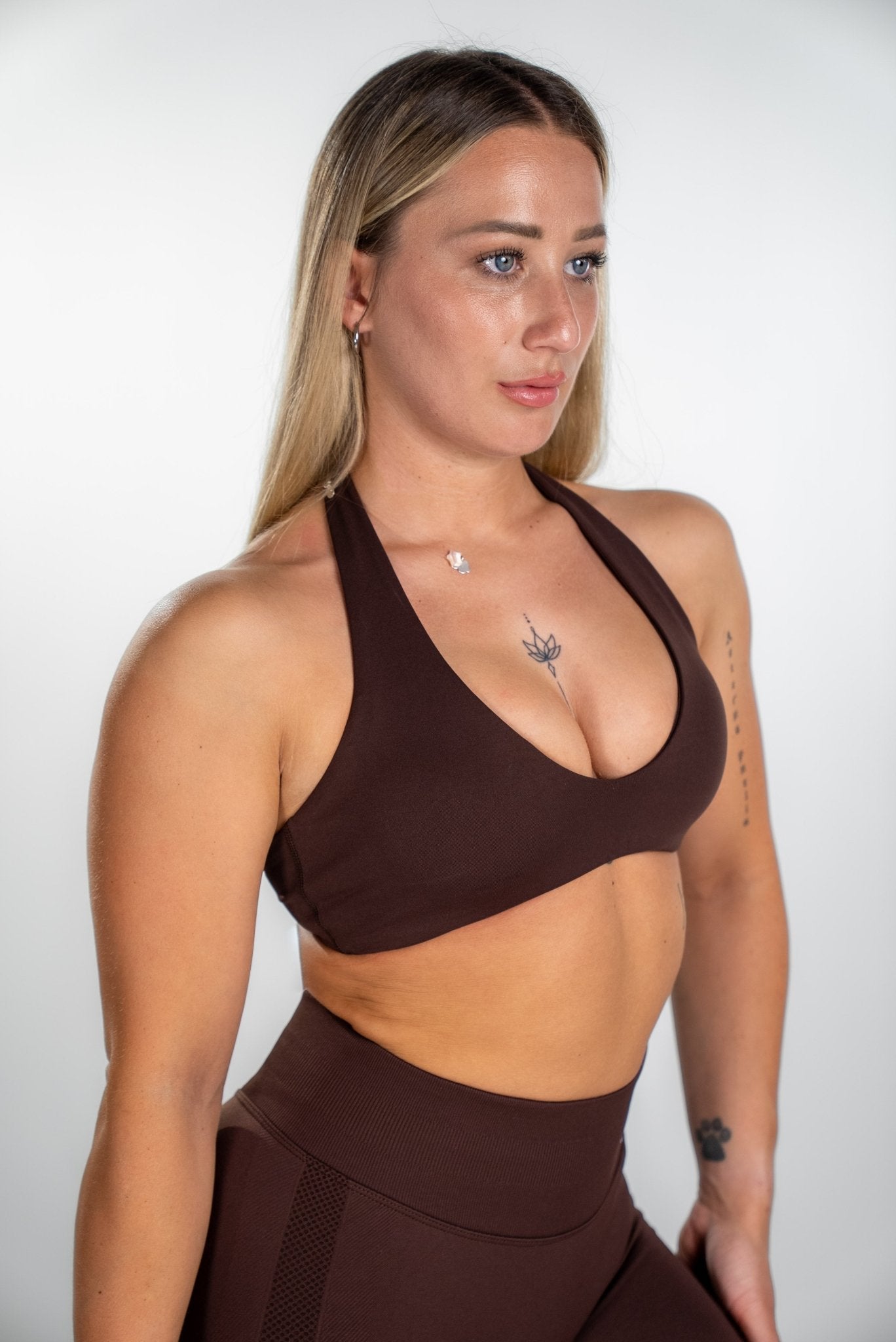 MOTION SEAMLESS HALTER NECK BRA V2 - Aeon Athletics