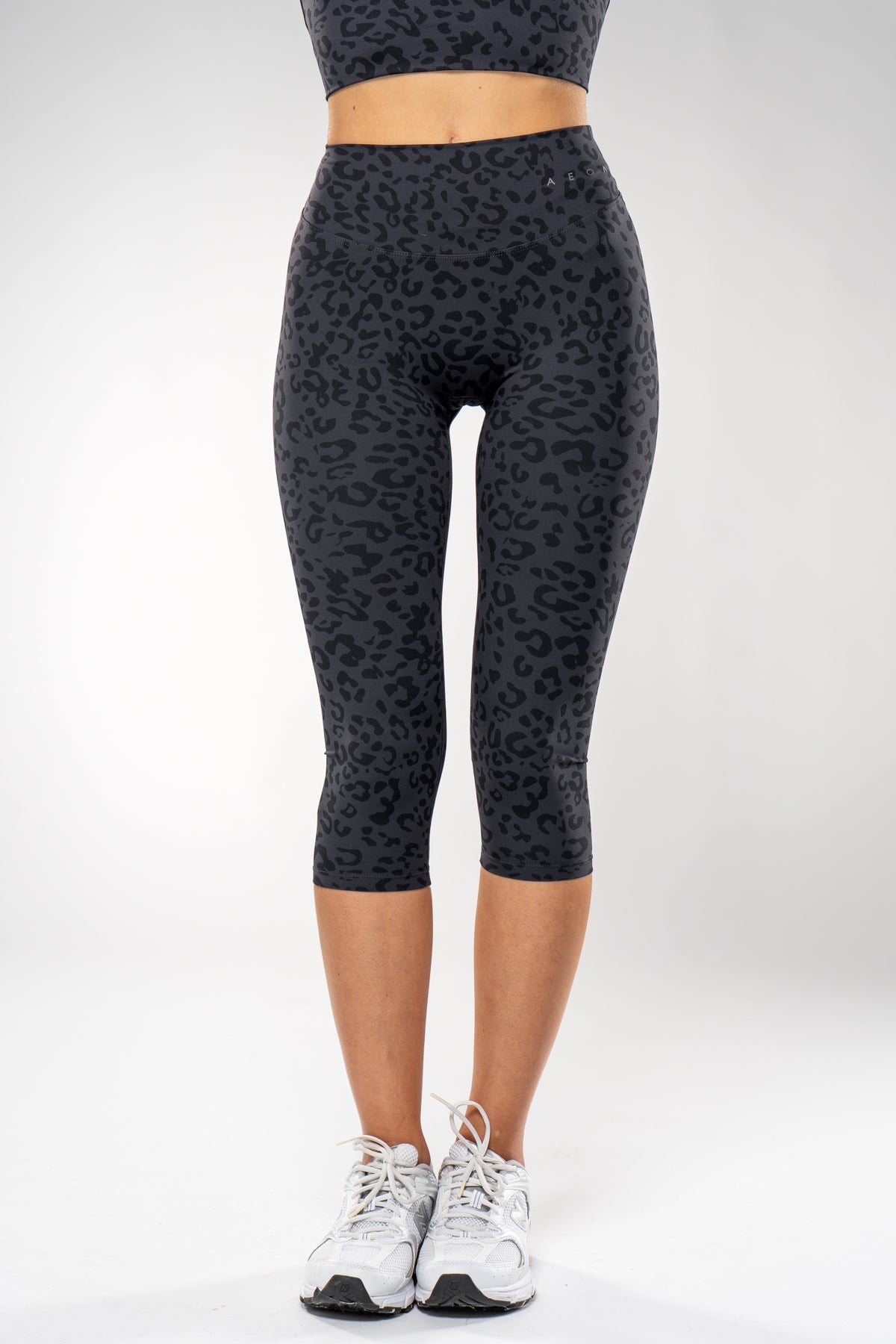 SECOND SKIN SCRUNCH CAPRI LEO LEGGINGS - Aeon Athletics