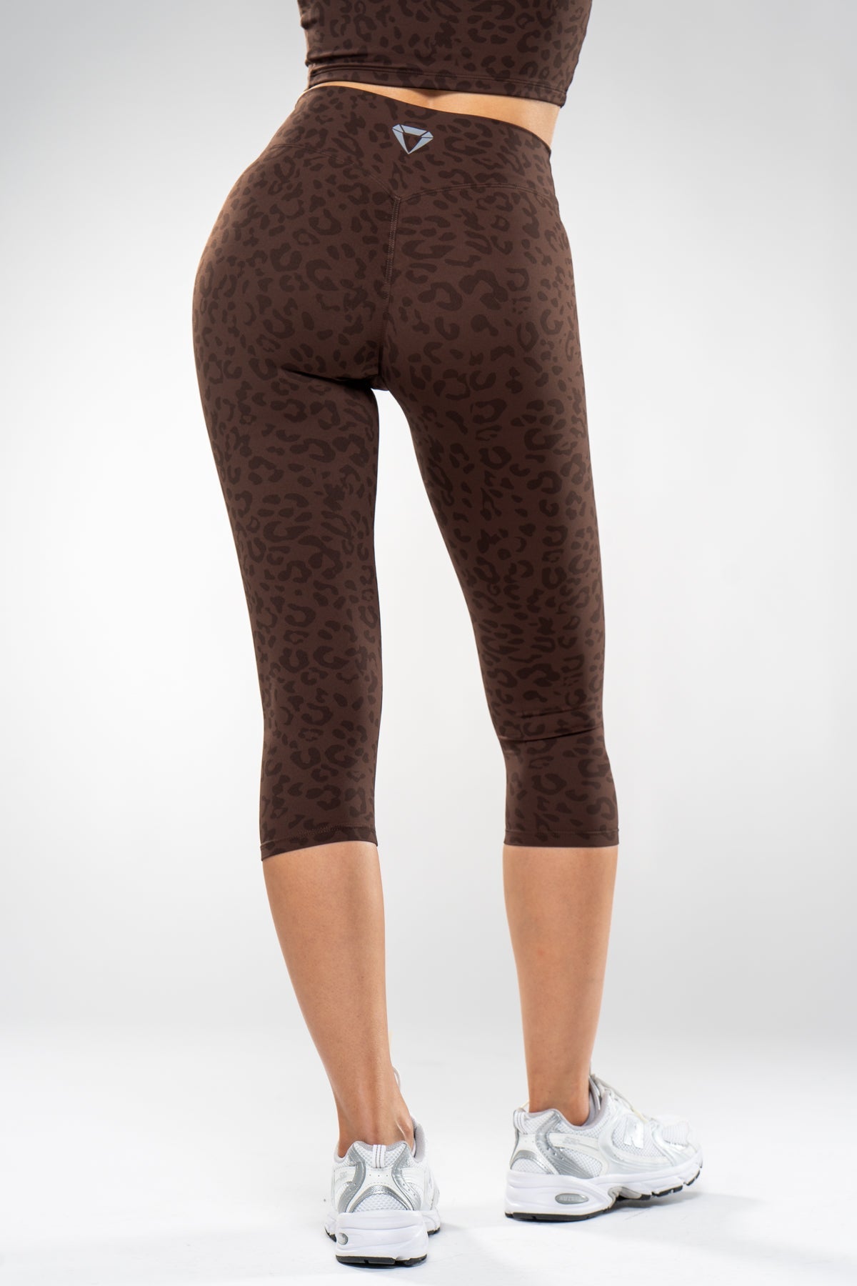 SECOND SKIN SCRUNCH CAPRI LEO LEGGINGS - Aeon Athletics