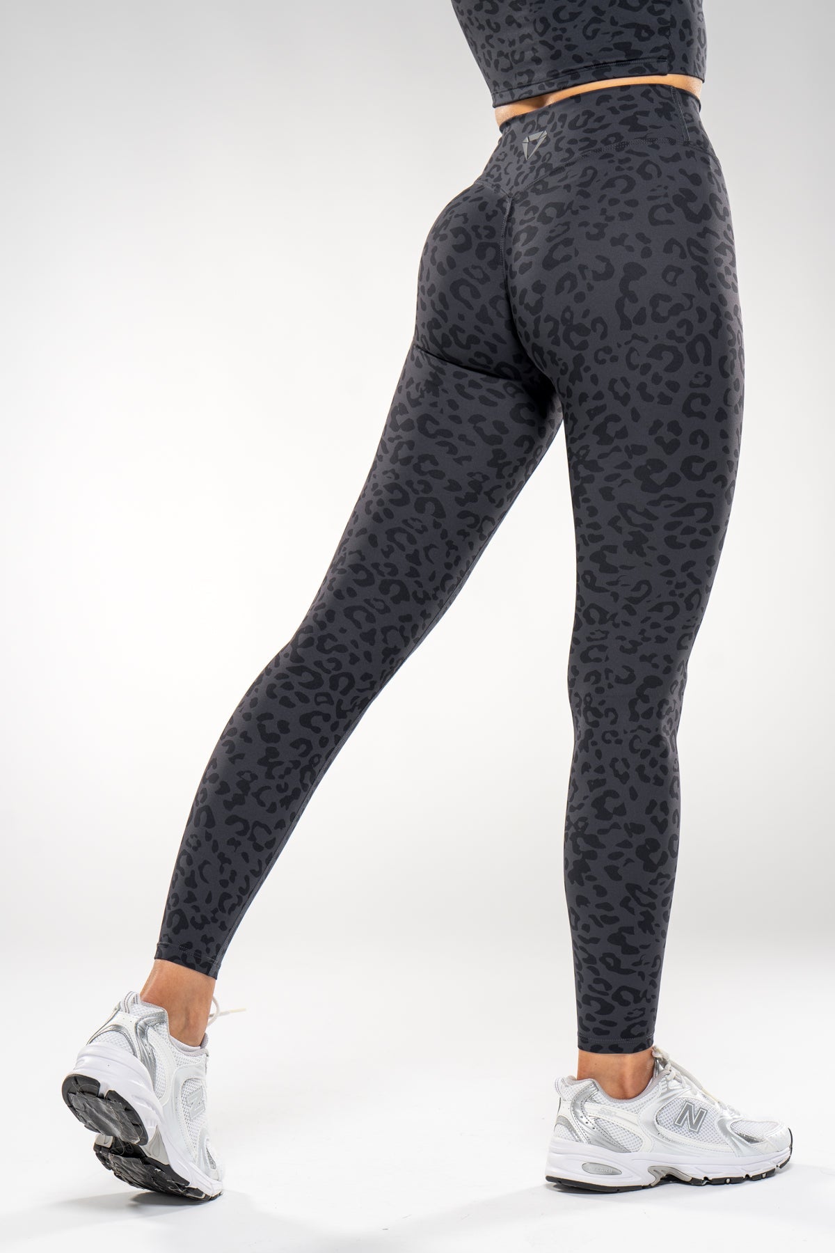 SECOND SKIN SCRUNCH LEO LEGGINGS - Aeon Athletics
