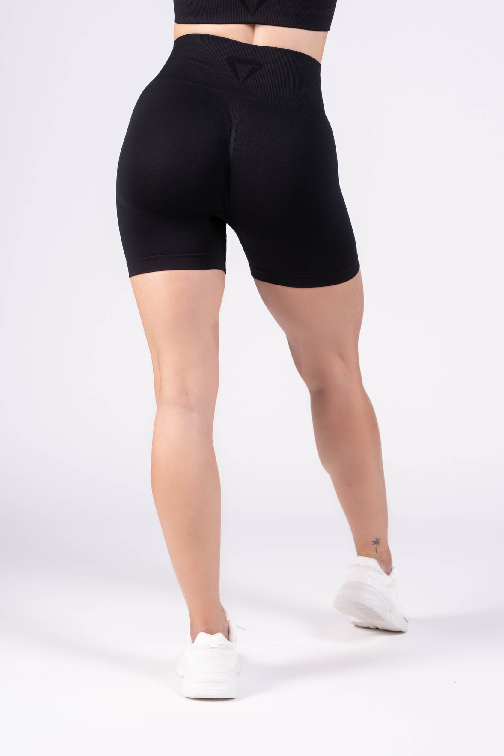 ELEVATE SEAMLESS SHORTS