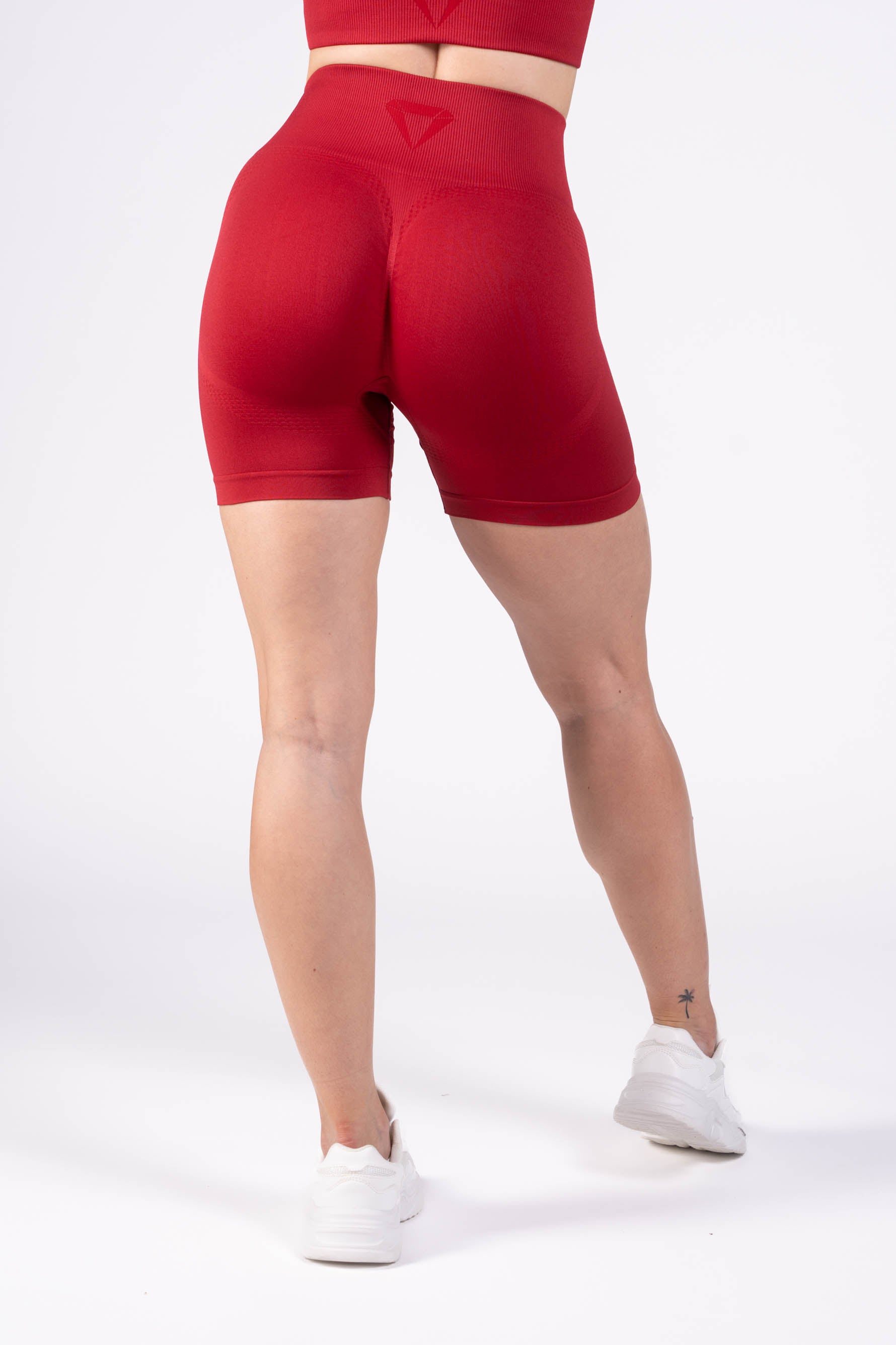 ELEVATE SEAMLESS SHORTS