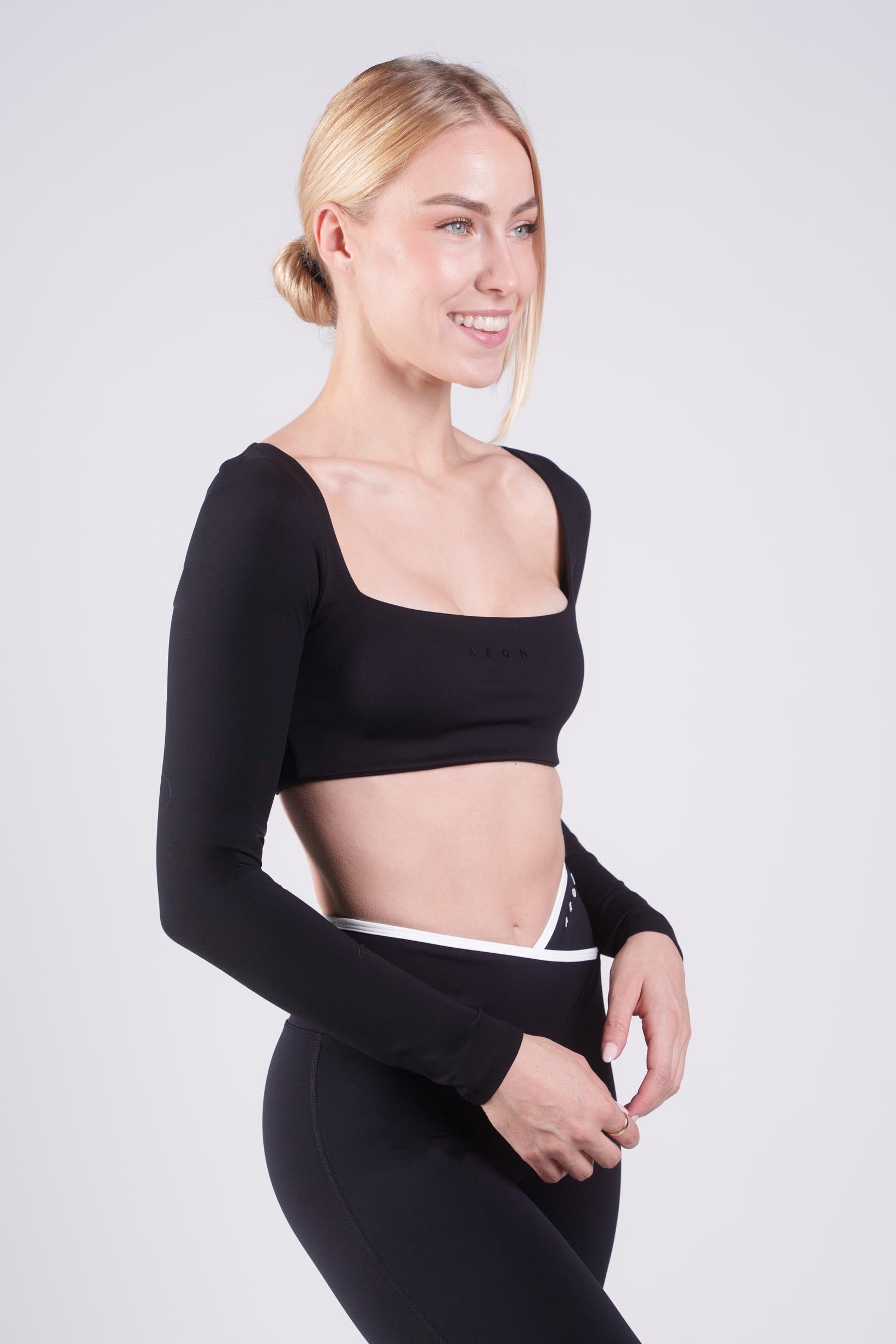 SECOND SKIN LONG SLEEVE CROP TOP