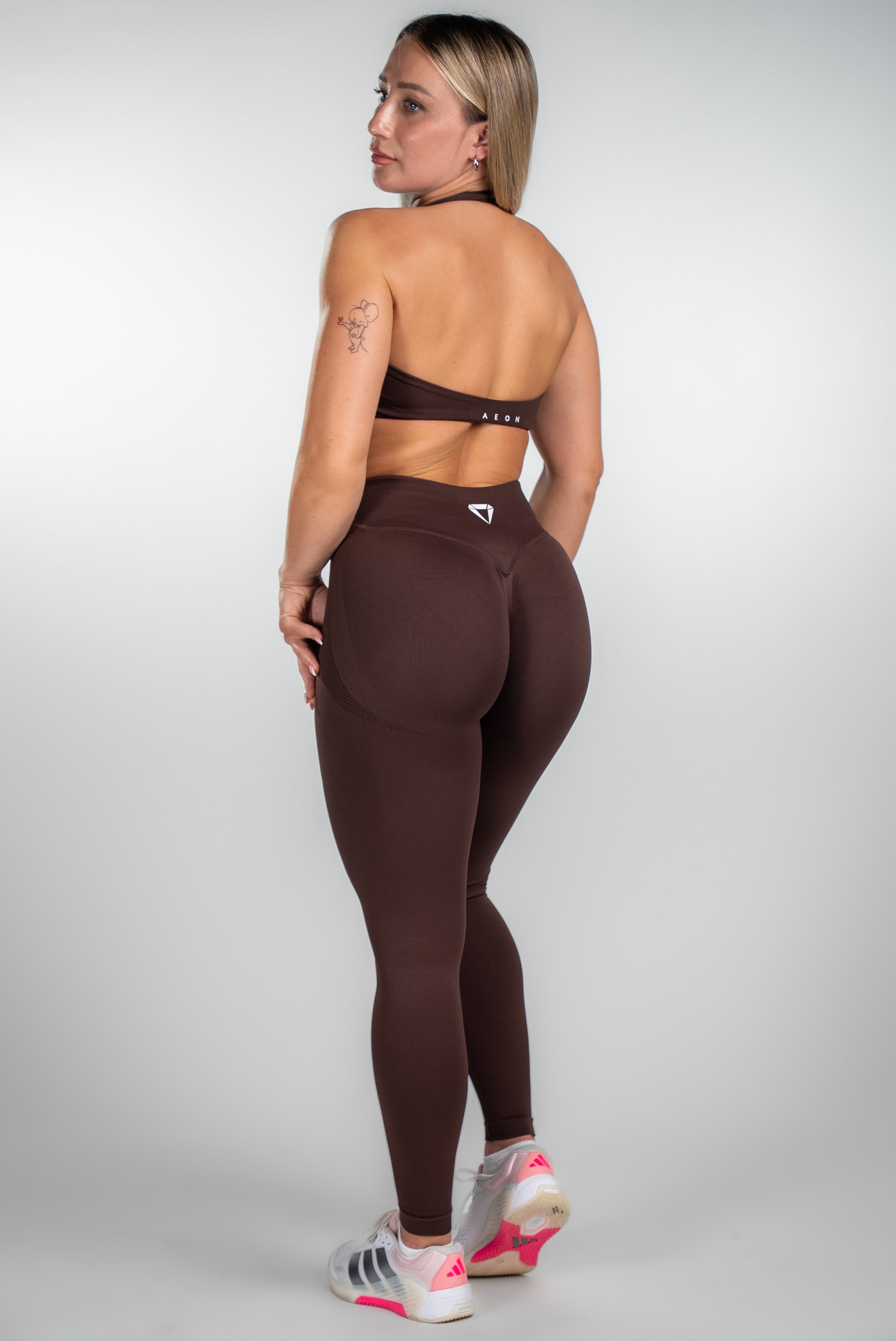 MOTION SEAMLESS HALTER NECK BRA V2