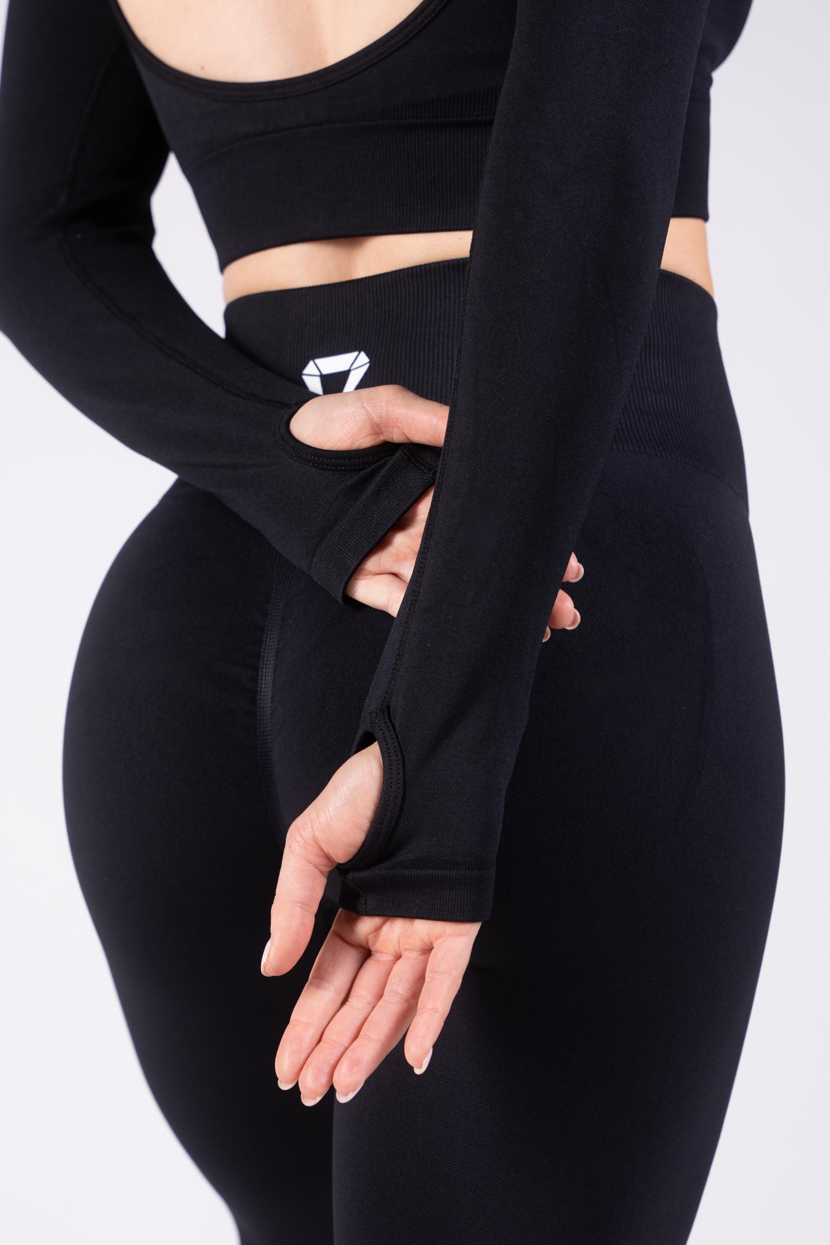 MOTION SEAMLESS LONG SLEEVE CROP TOP