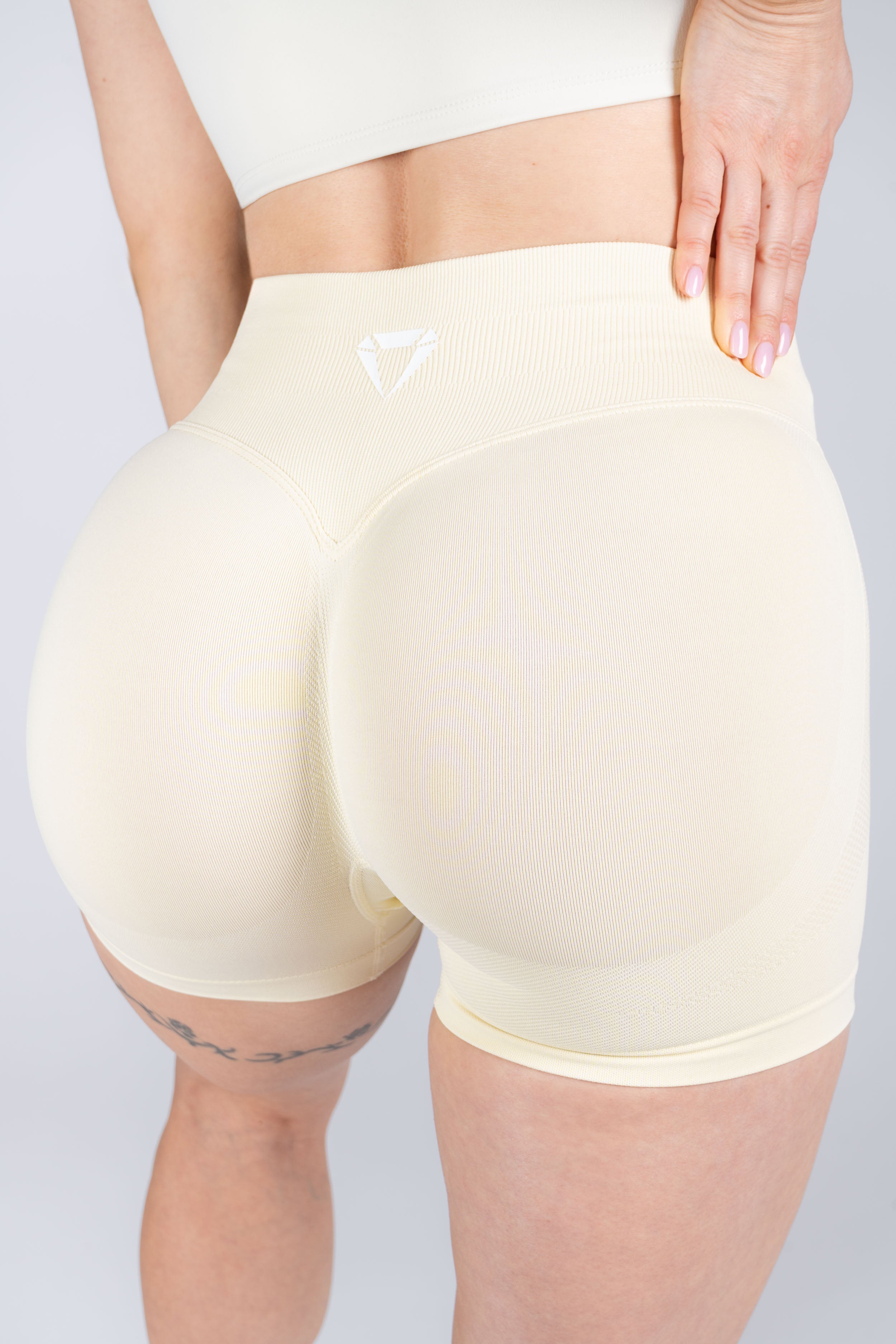 MOTION SEAMLESS SHORTS V2