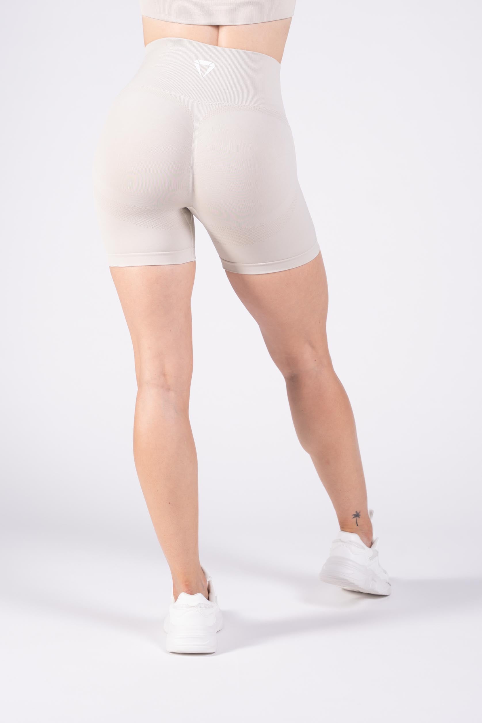 MOTION SEAMLESS SHORTS