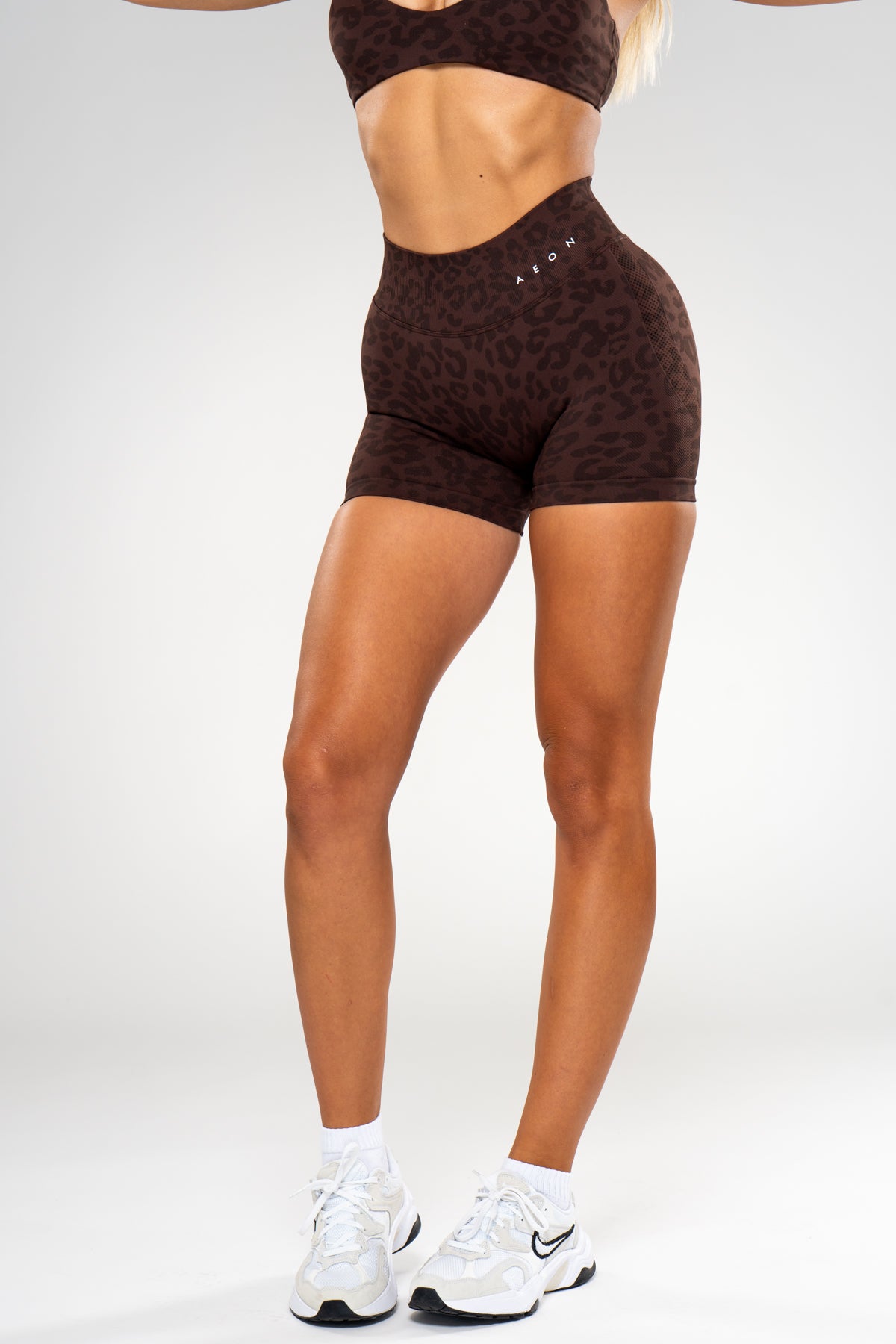 MOTION LEO MID WAIST SCRUNCH SHORTS V2