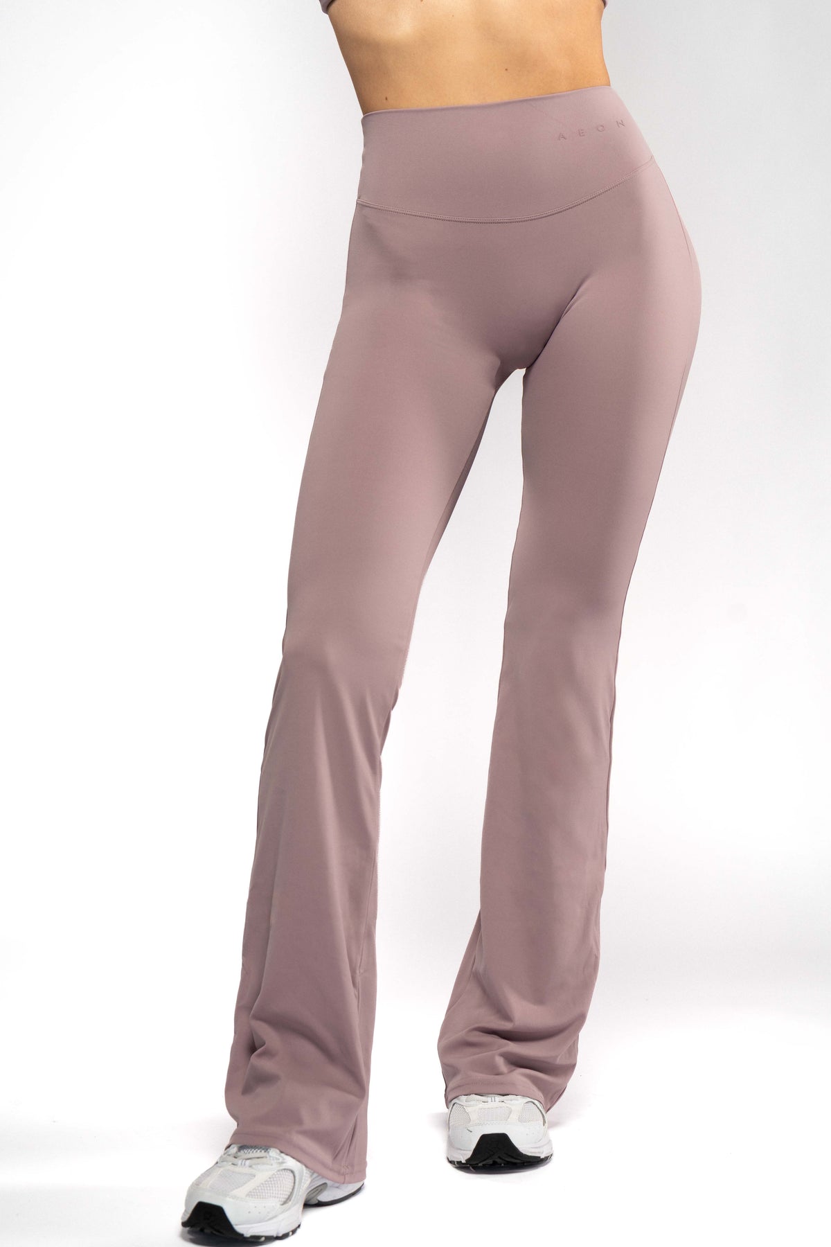 SECOND SKIN V-BACK SCRUNCH FLARED LEGGINGS