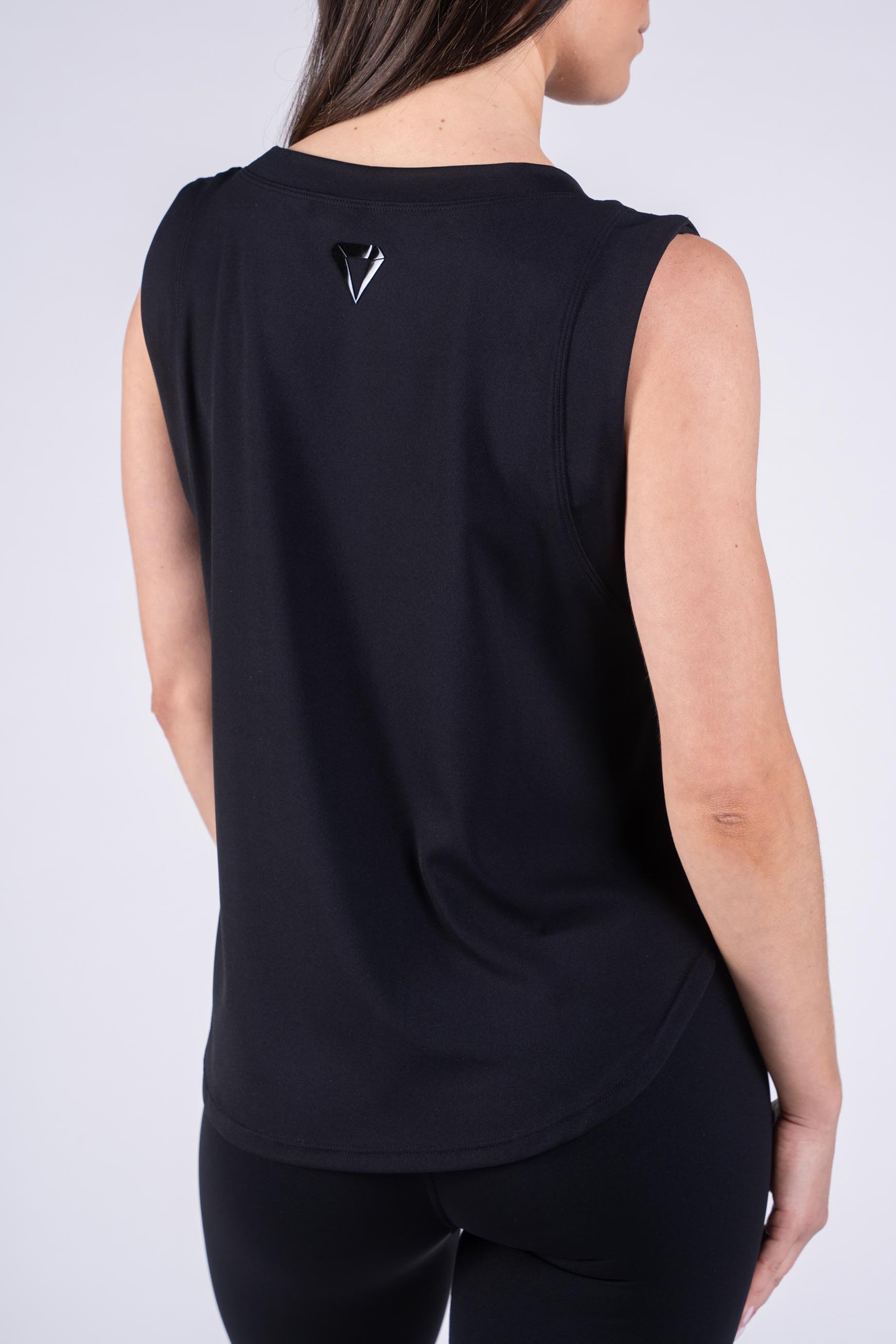 SECOND SKIN SLEEVELESS TEE