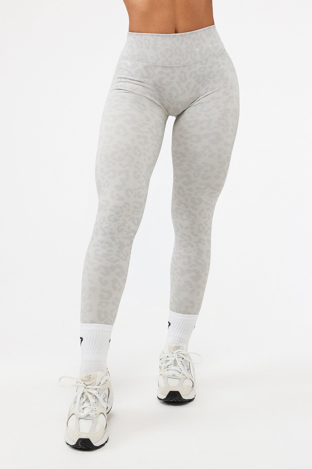 DEFINE LEO V-BACK SCRUNCH LEGGINGS