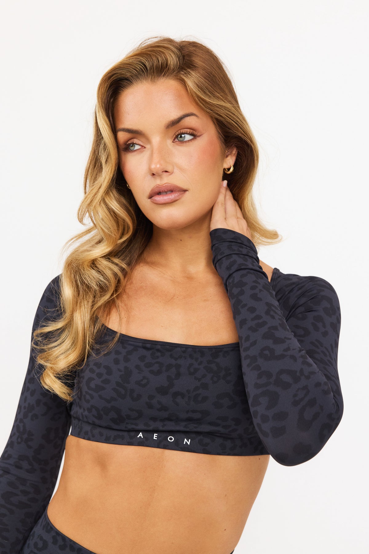 MOTION LEO LONG SLEEVE CROP TOP V2