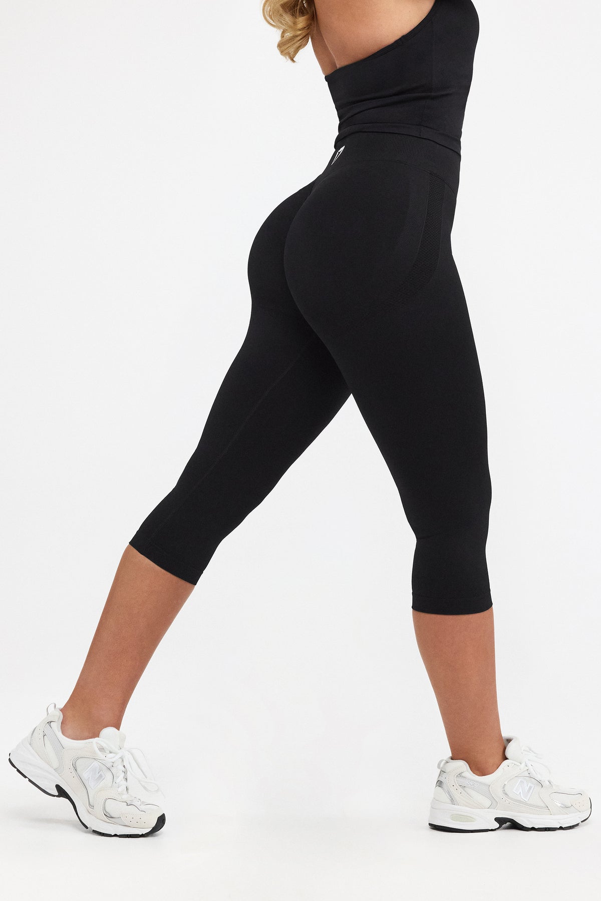 MOTION MID WAIST SCRUNCH CAPRI LEGGINGS V2