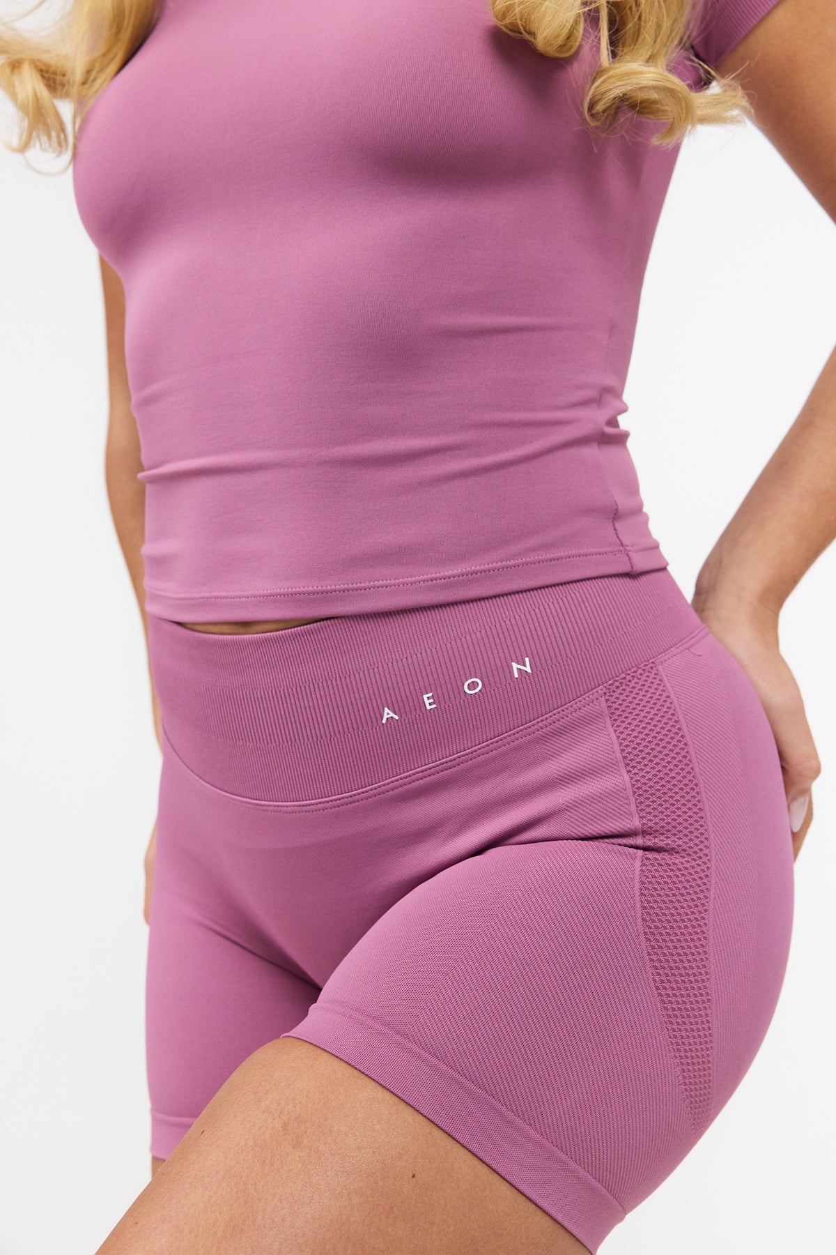 MOTION MID WAIST SCRUNCH SHORTS V2