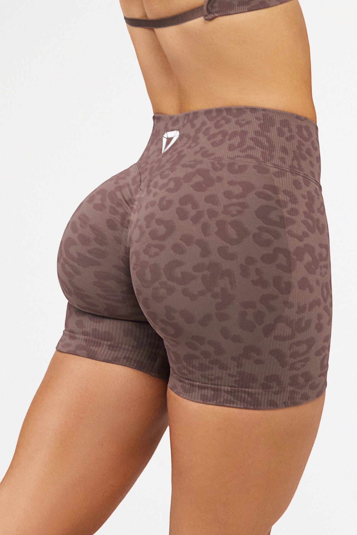 DEFINE LEO SCRUNCH SHORTS - Aeon Athletics