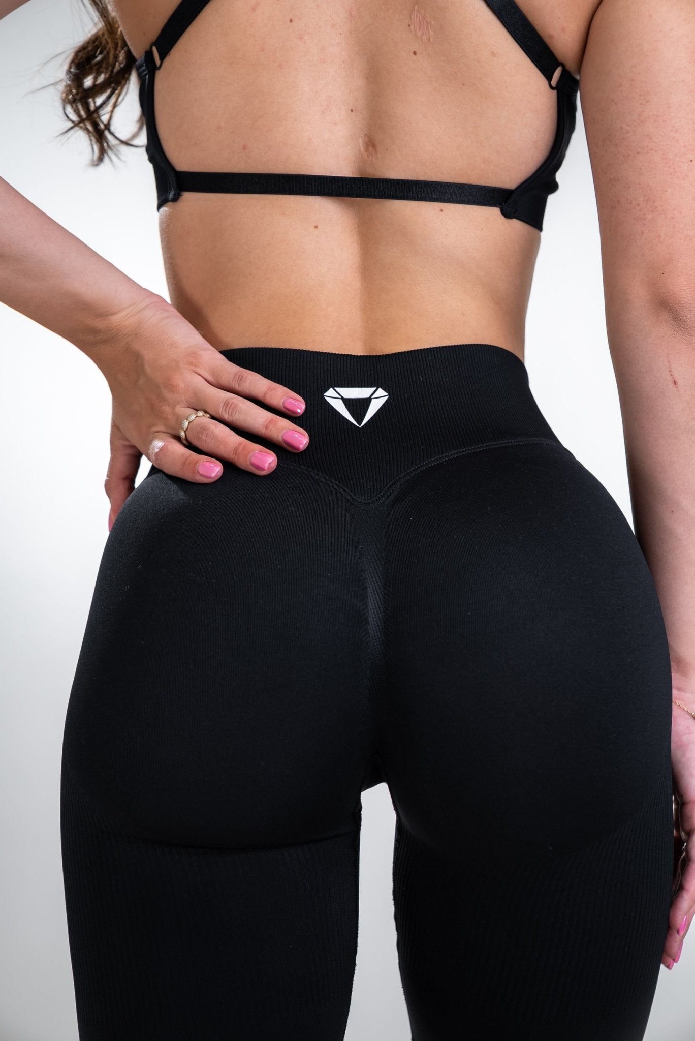 DEFINE SCRUNCH LEGGINGS - Aeon Athletics