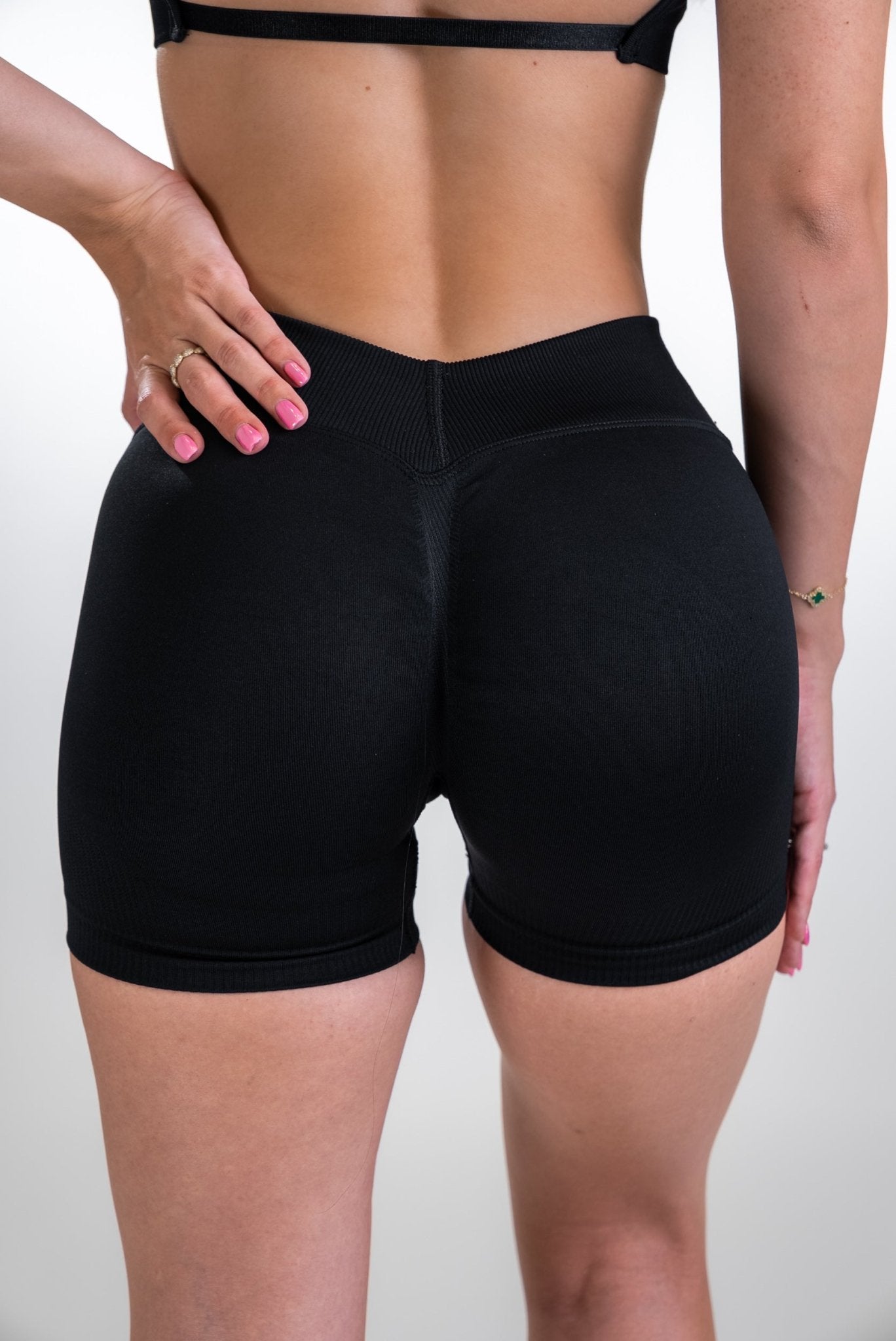 DEFINE V-BACK SCRUNCH SHORTS - Aeon Athletics