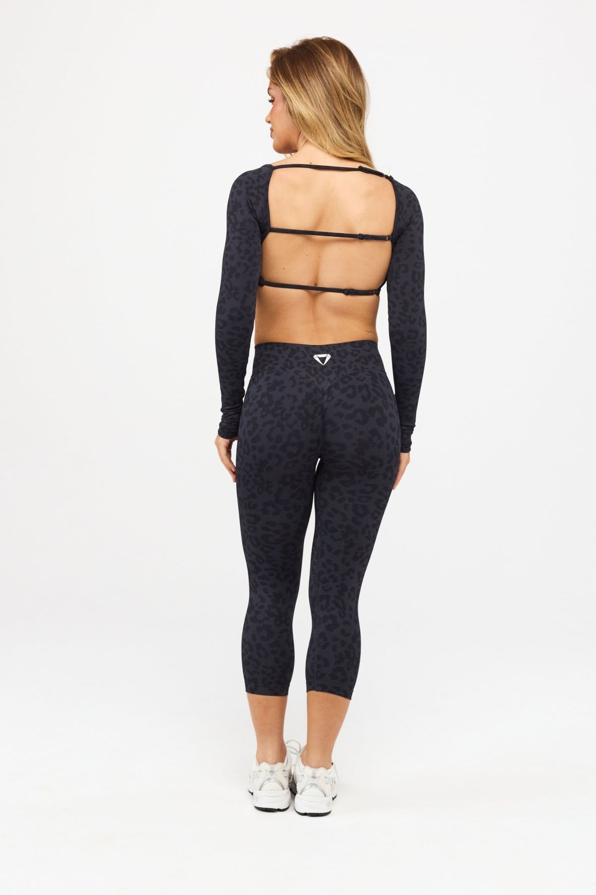 MOTION LEO MID WAIST SCRUNCH CAPRI LEGGINGS V2