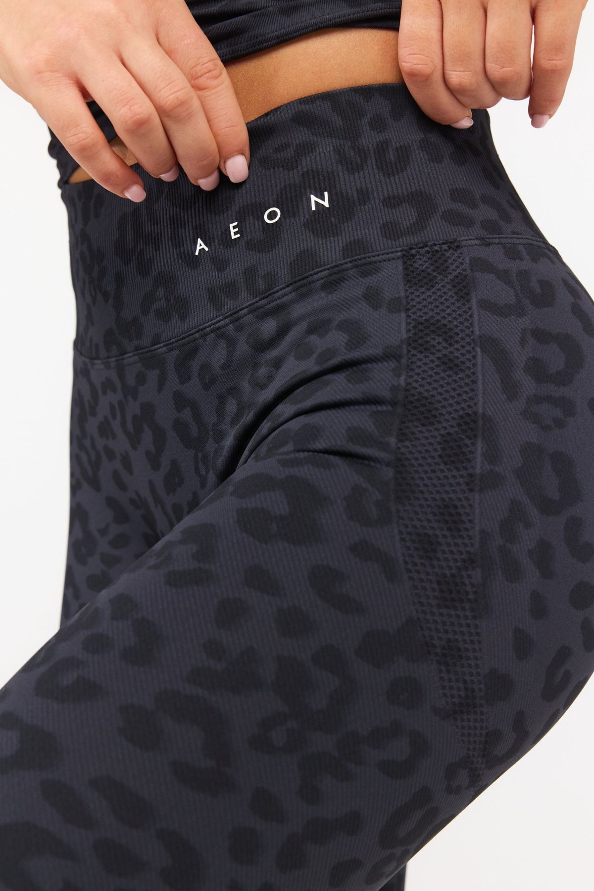 MOTION LEO MID WAIST SCRUNCH LEGGINGS V2