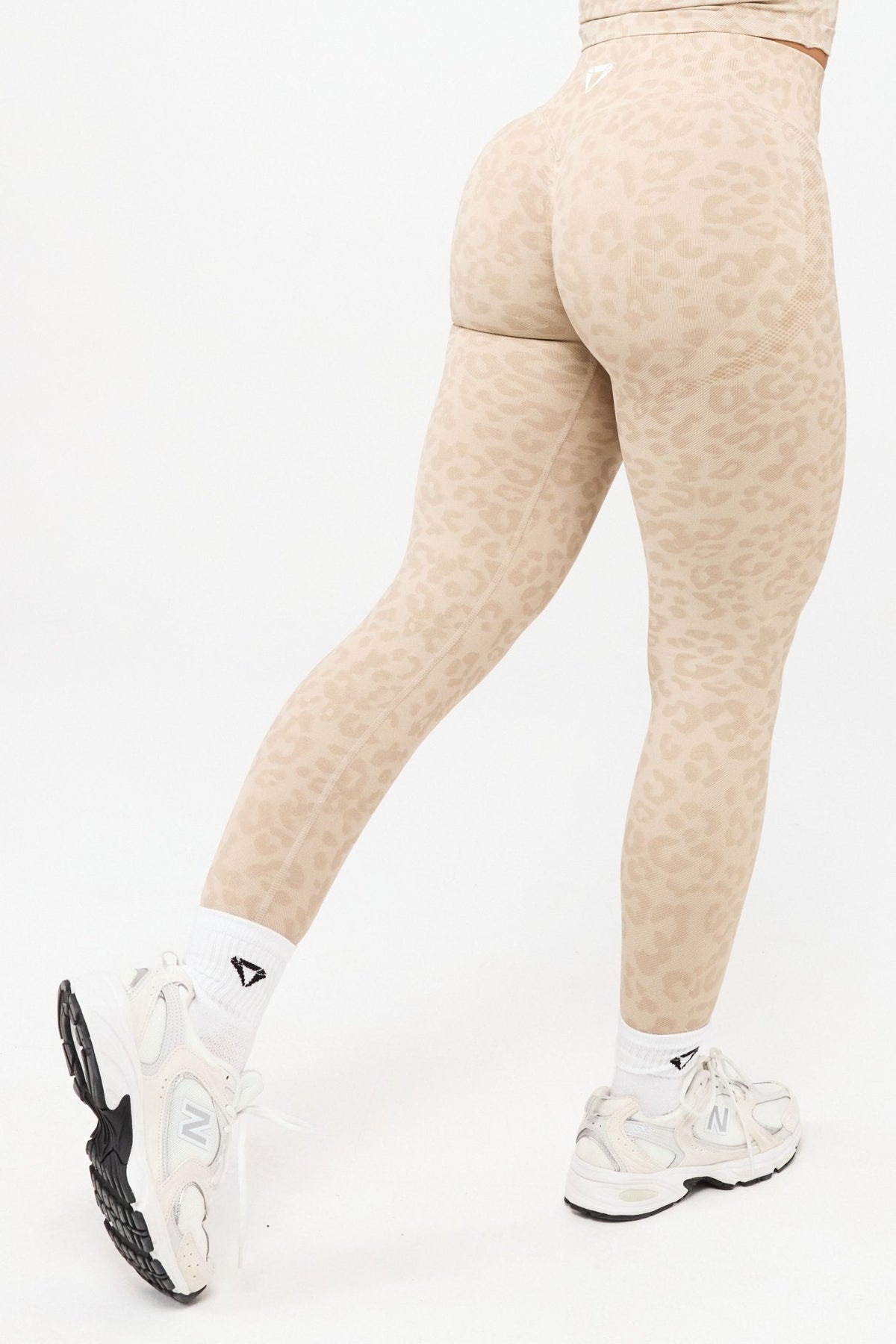 MOTION LEO MID WAIST SCRUNCH LEGGINGS V2 - Aeon Athletics