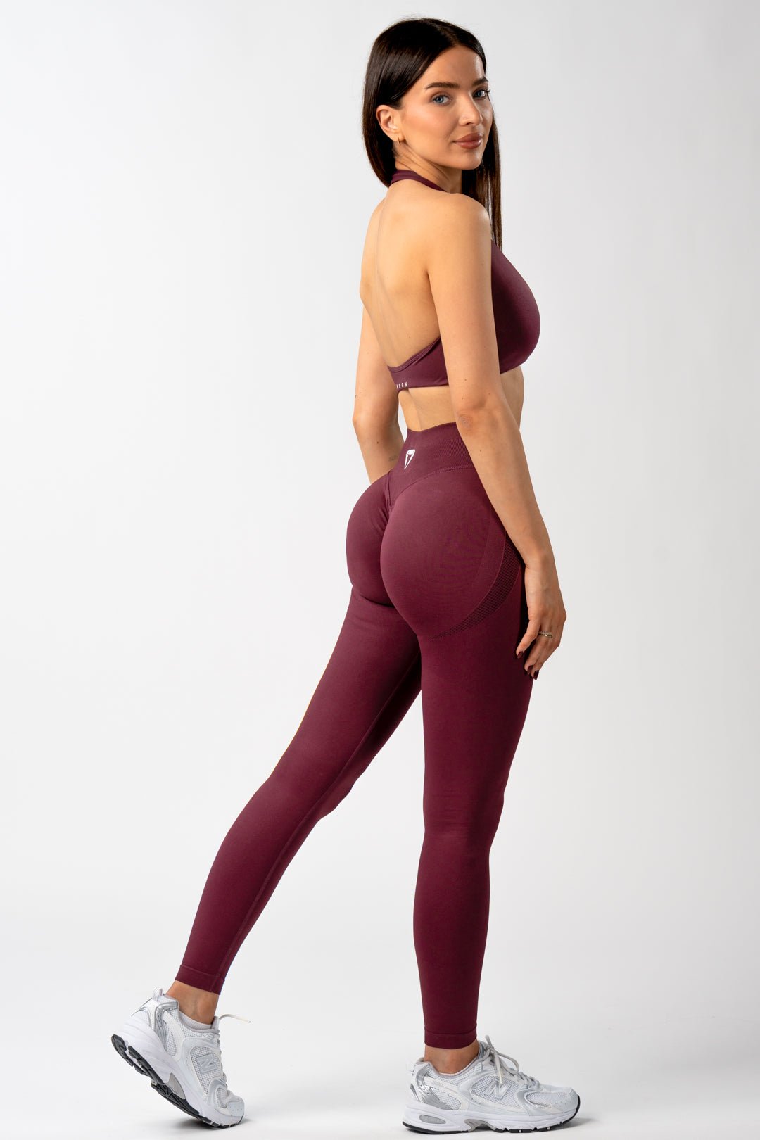 MOTION SEAMLESS HALTER NECK BRA V2 - Aeon Athletics
