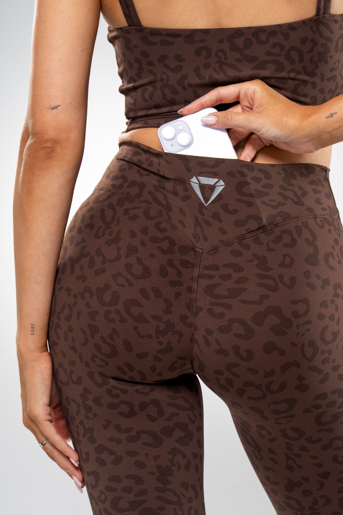 SECOND SKIN SCRUNCH CAPRI LEO LEGGINGS - Aeon Athletics