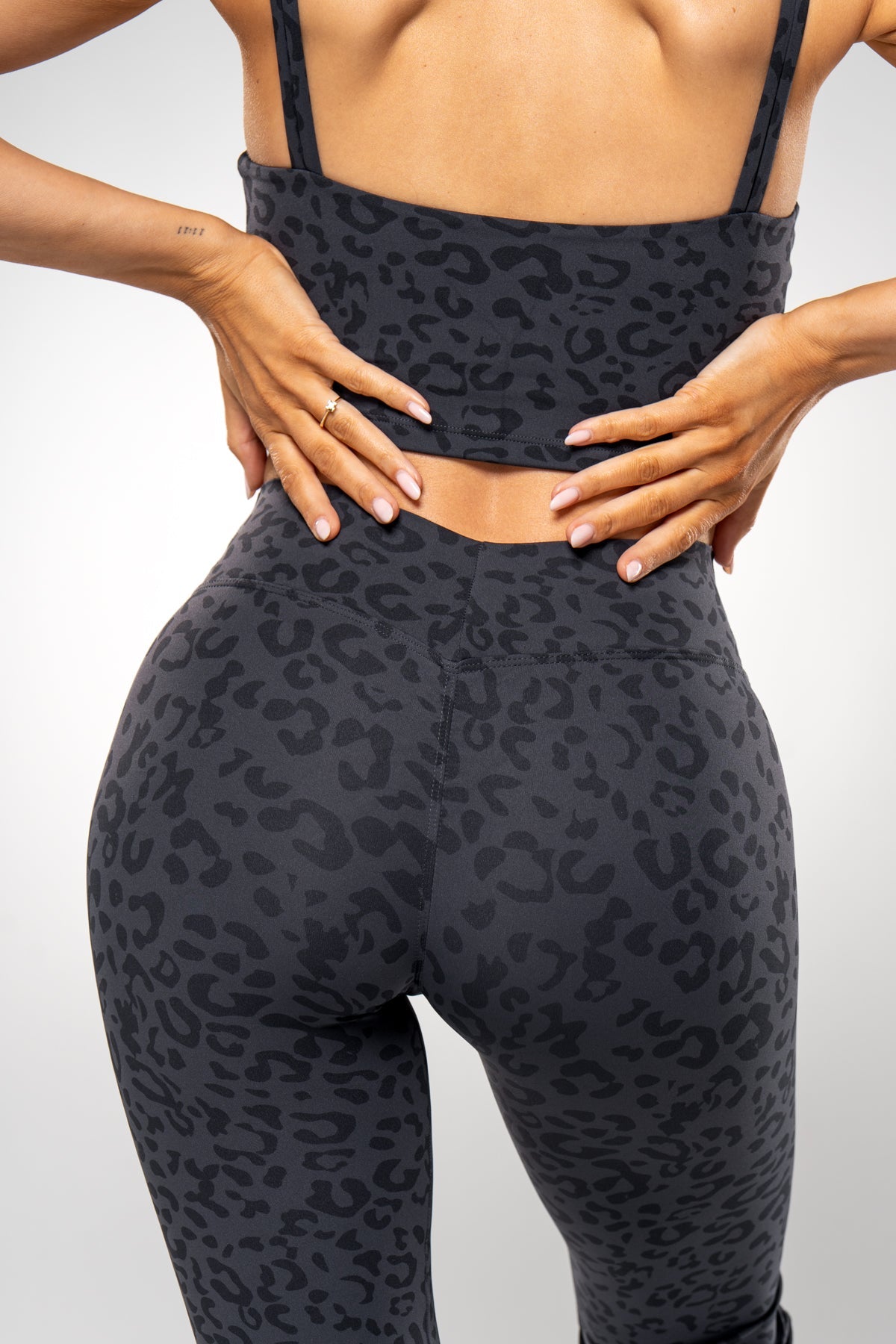 SECOND SKIN SCULPT FLARED LEO LEGGINGS - Aeon Athletics