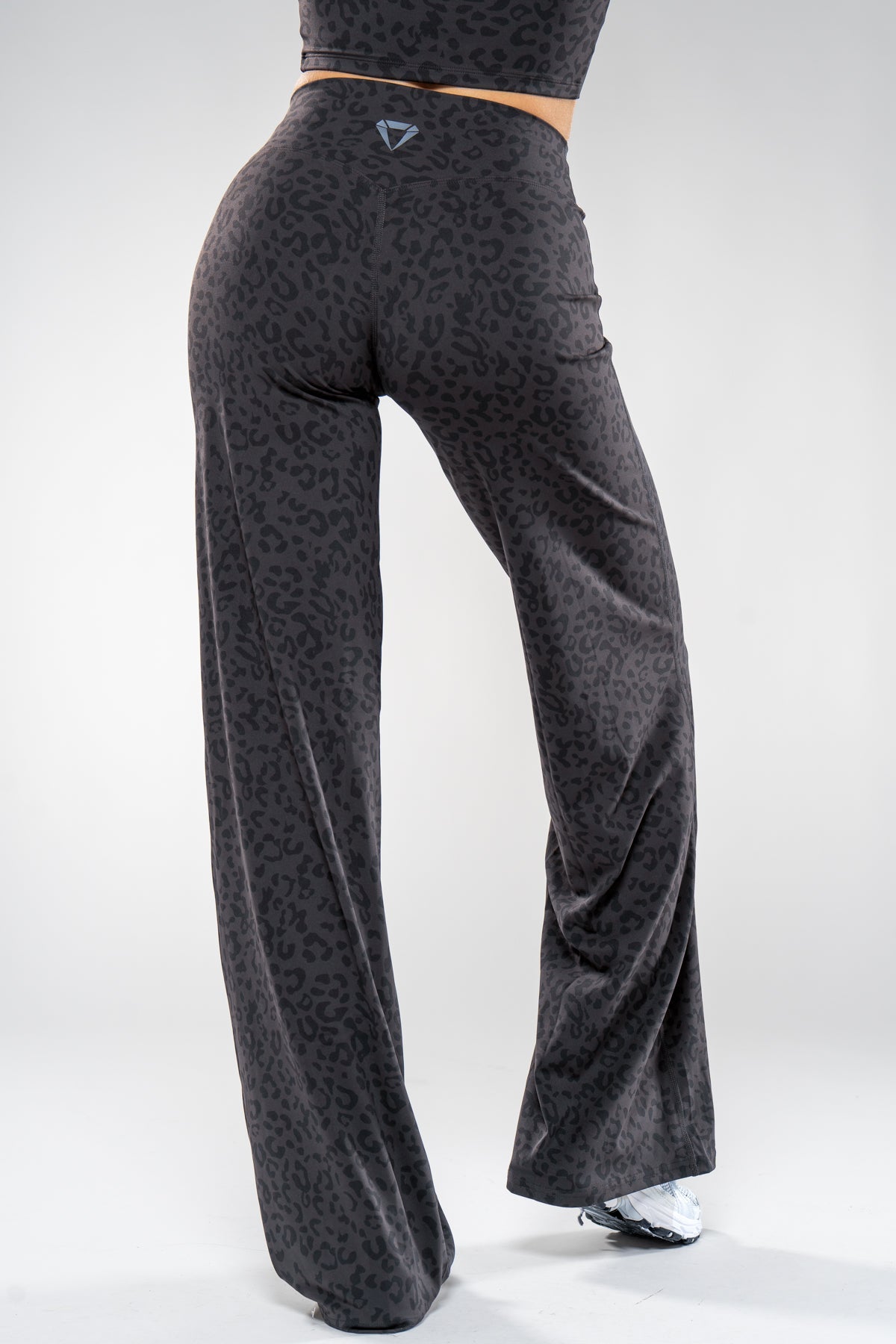 SECOND SKIN WIDE LEG LEO LEGGINGS - Aeon Athletics